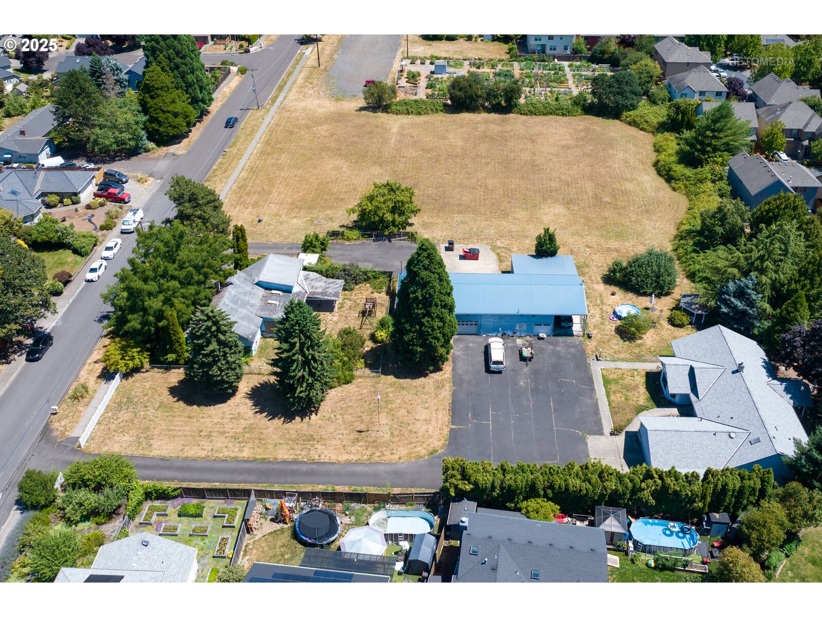 main property photo 19