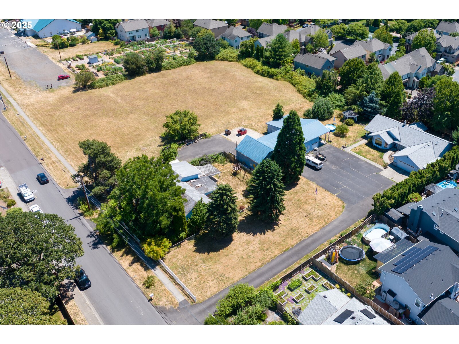 main property photo 20