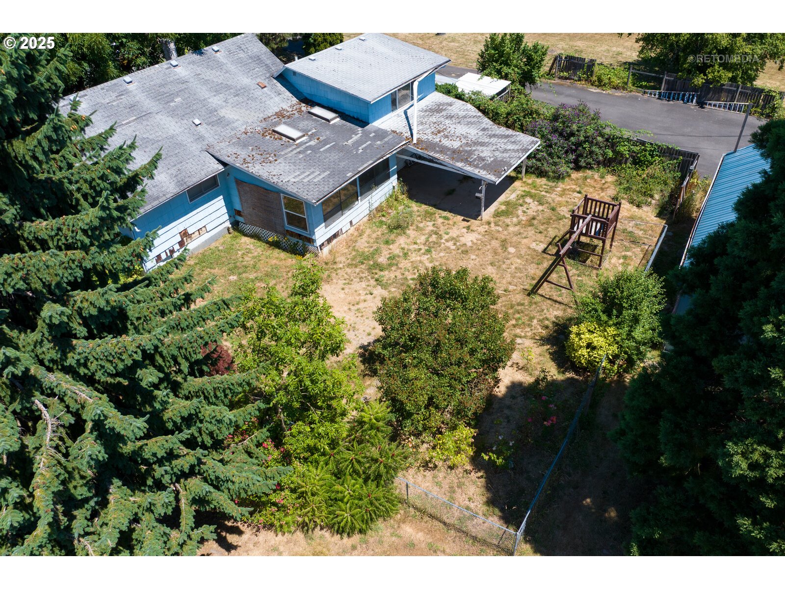 main property photo 9