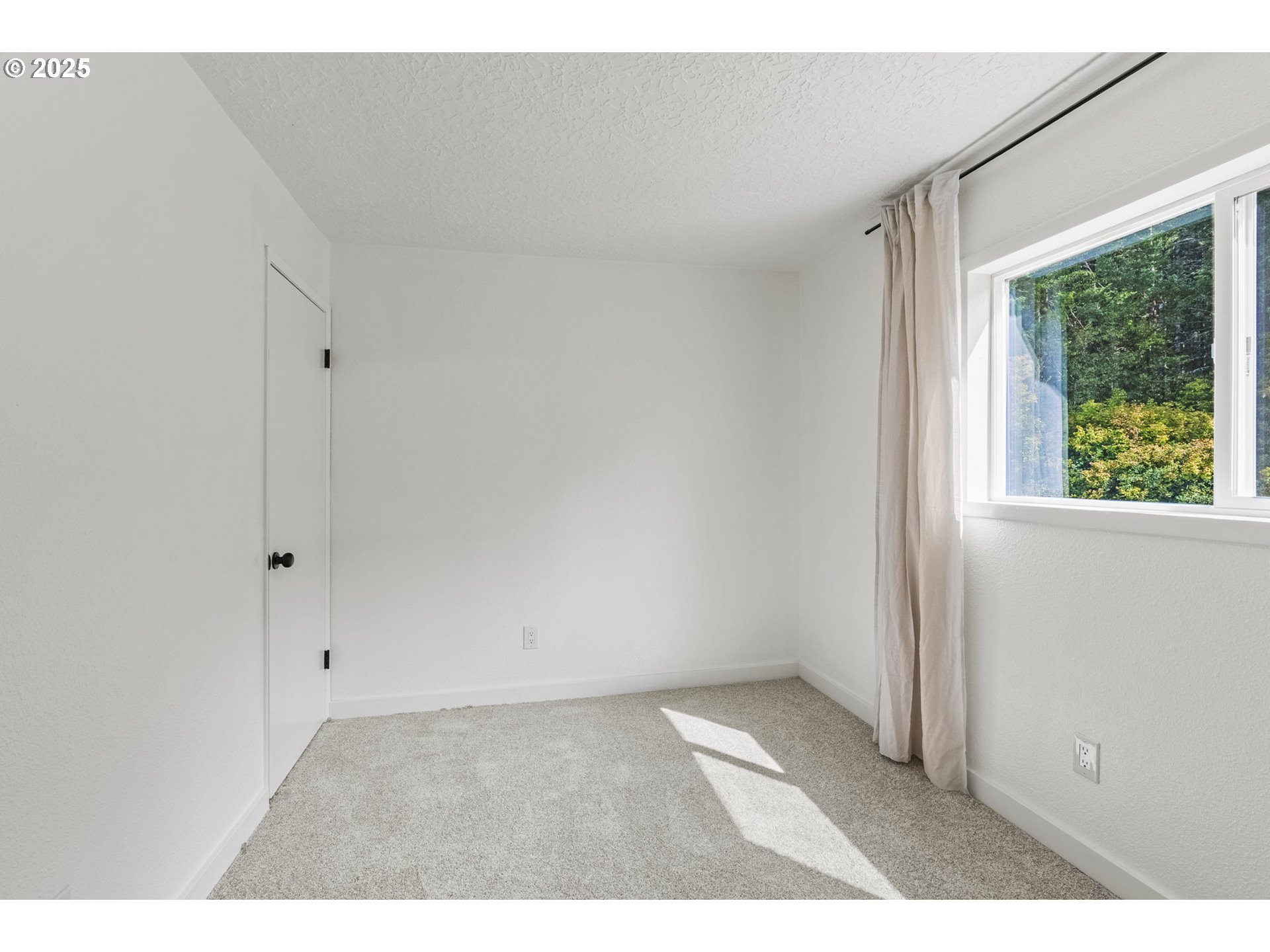 property viewer photo 15