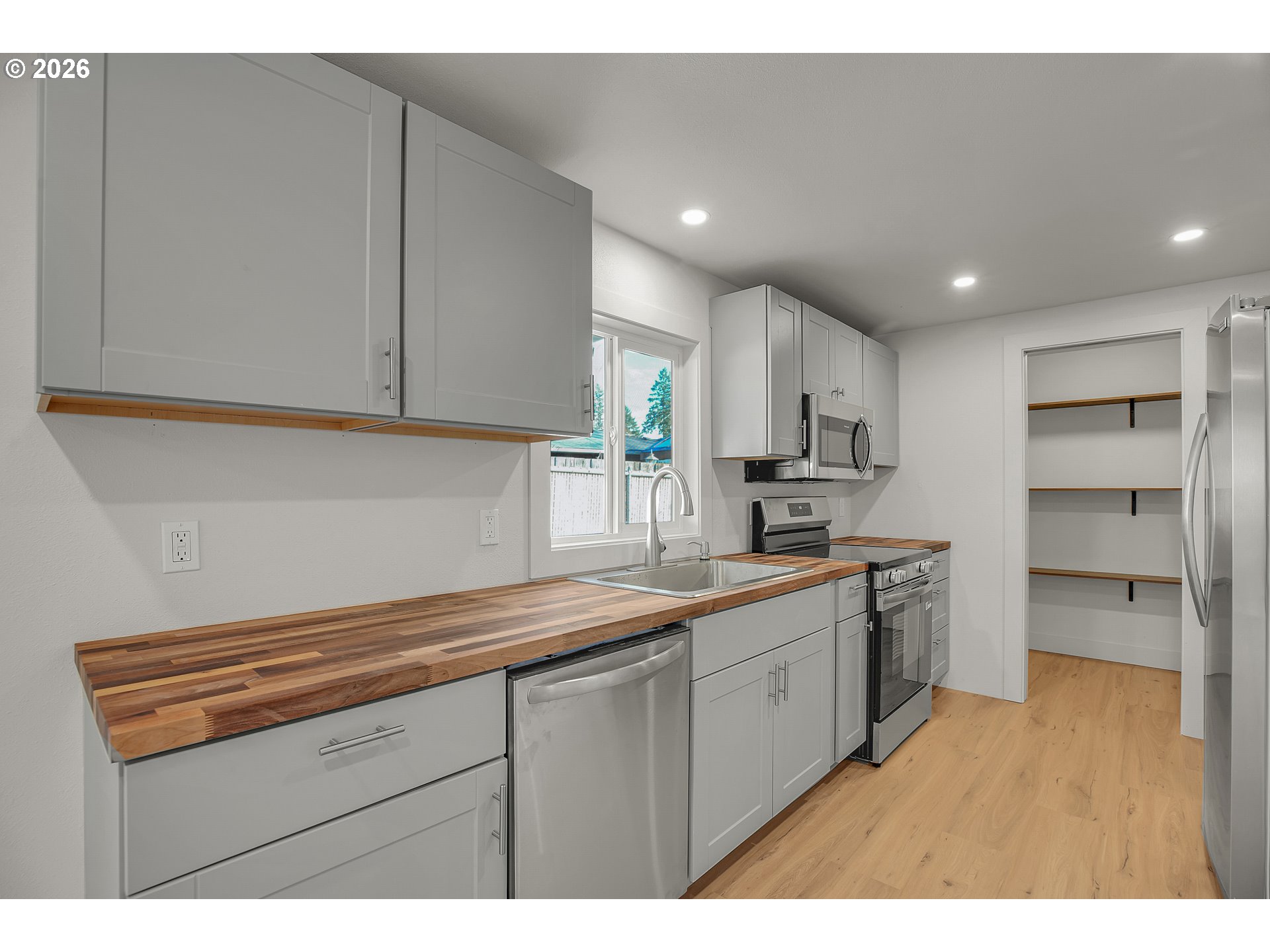 property viewer photo 15