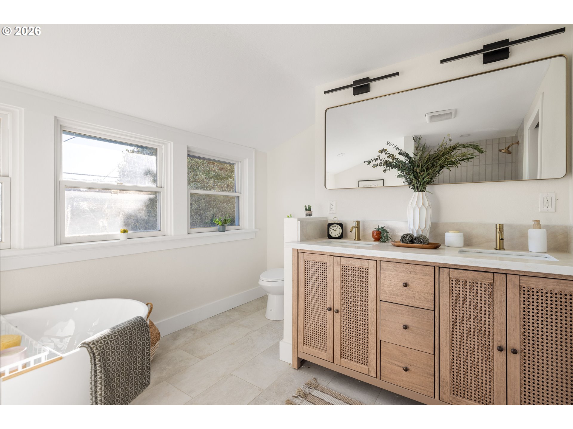 property viewer photo 45