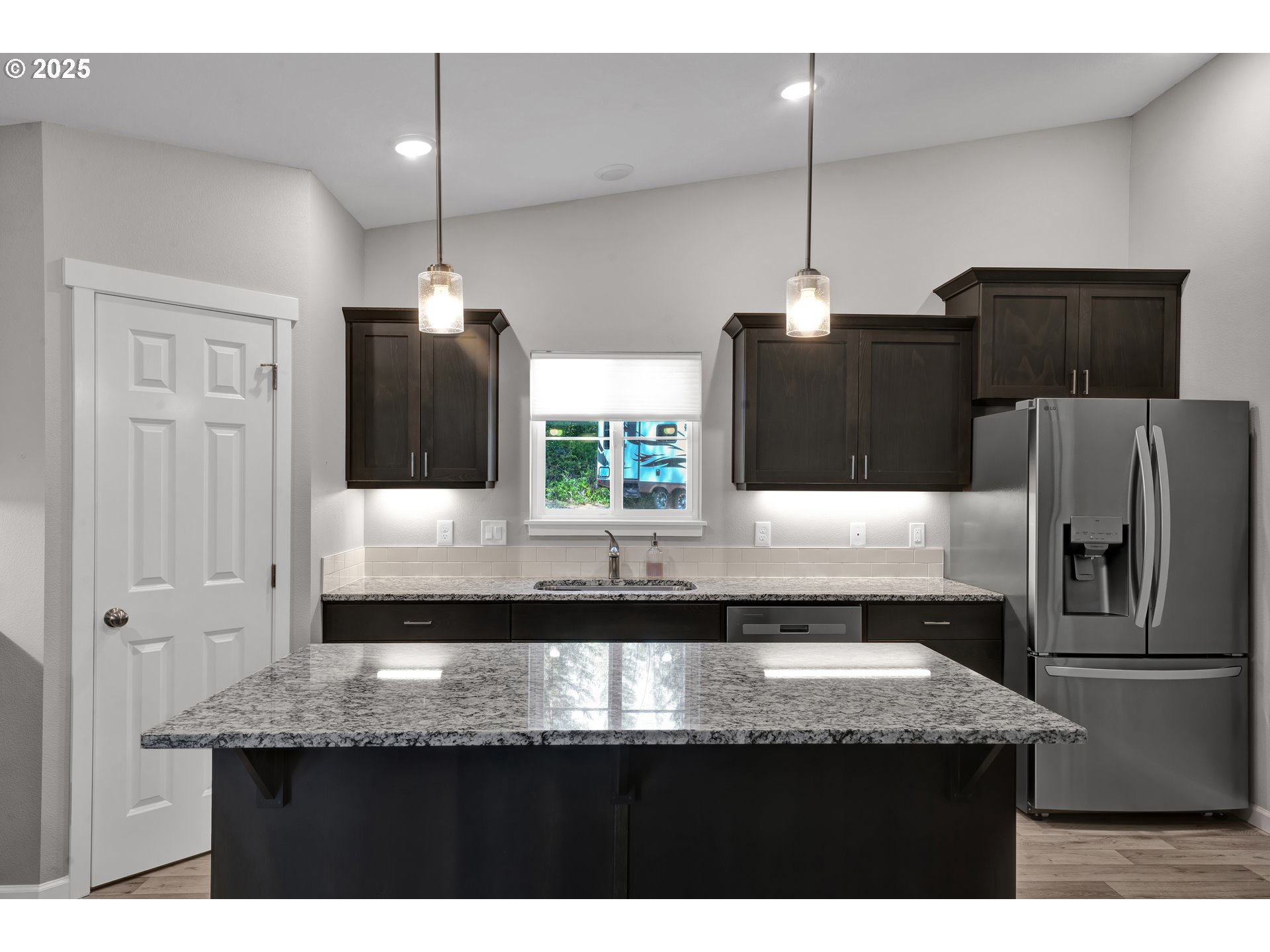 property viewer photo 12