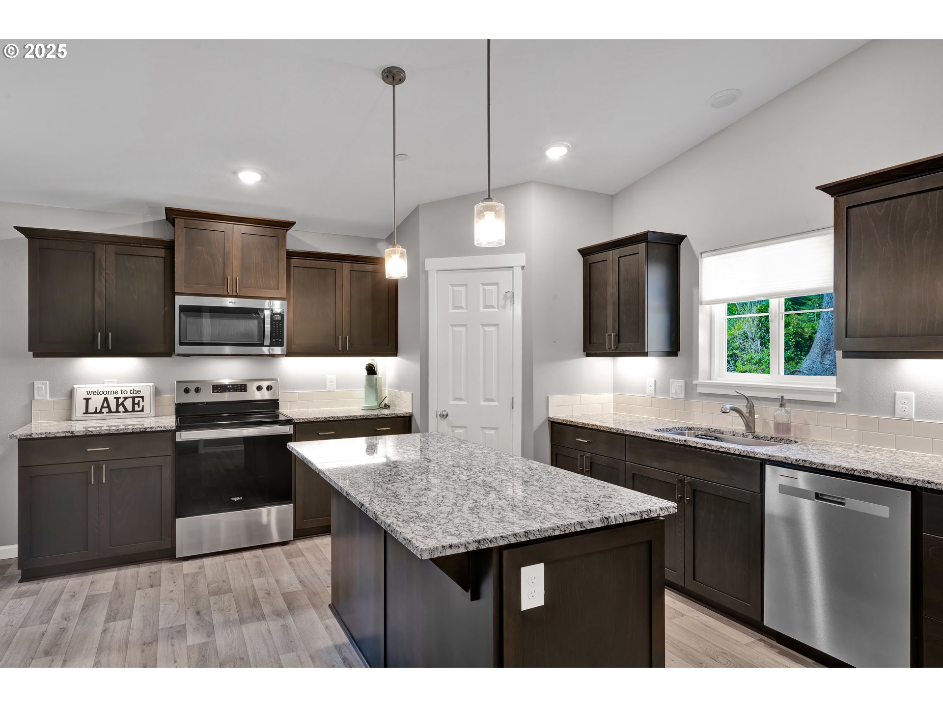 property viewer photo 13