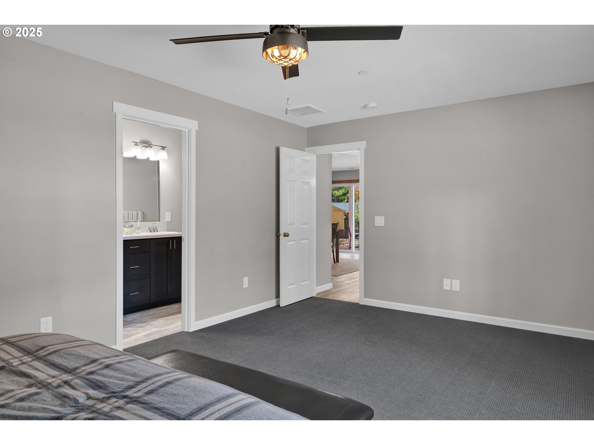 property viewer photo 18