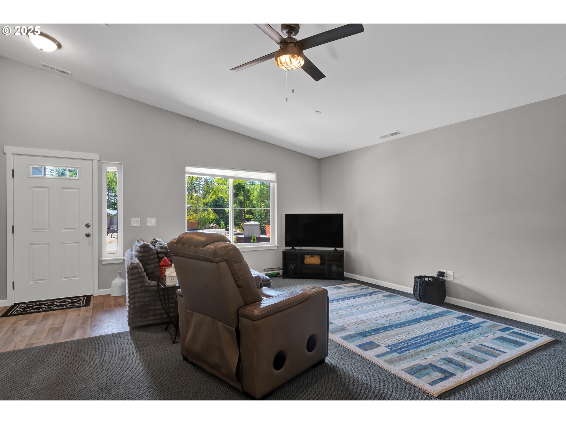 property viewer photo 5