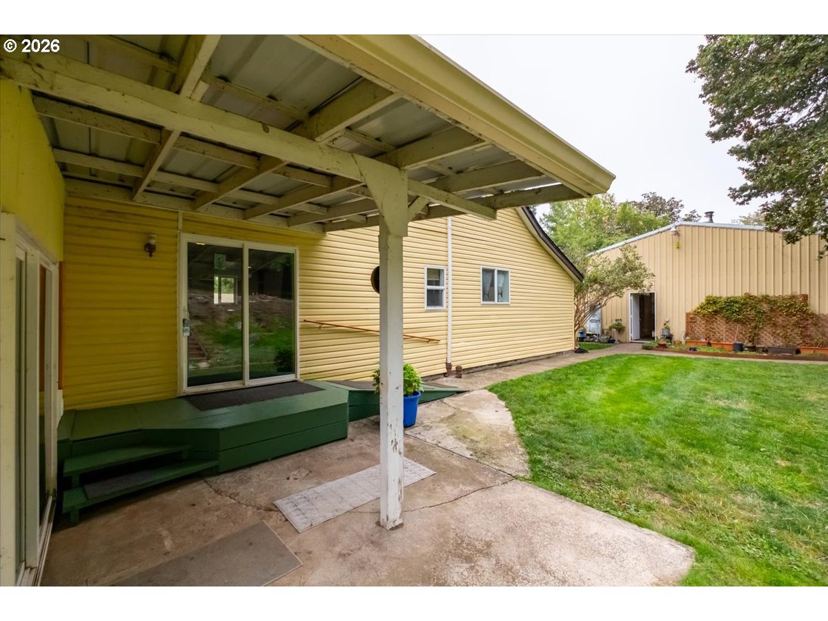 main property photo 18