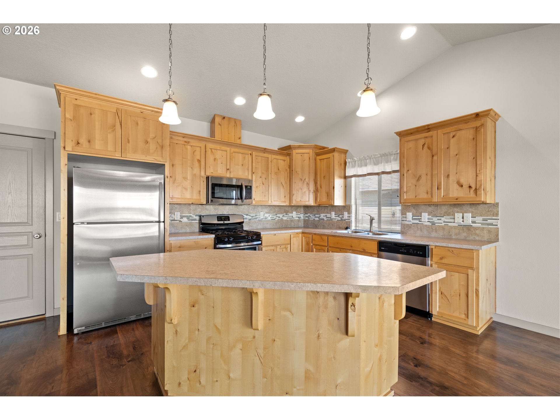 main property photo 11