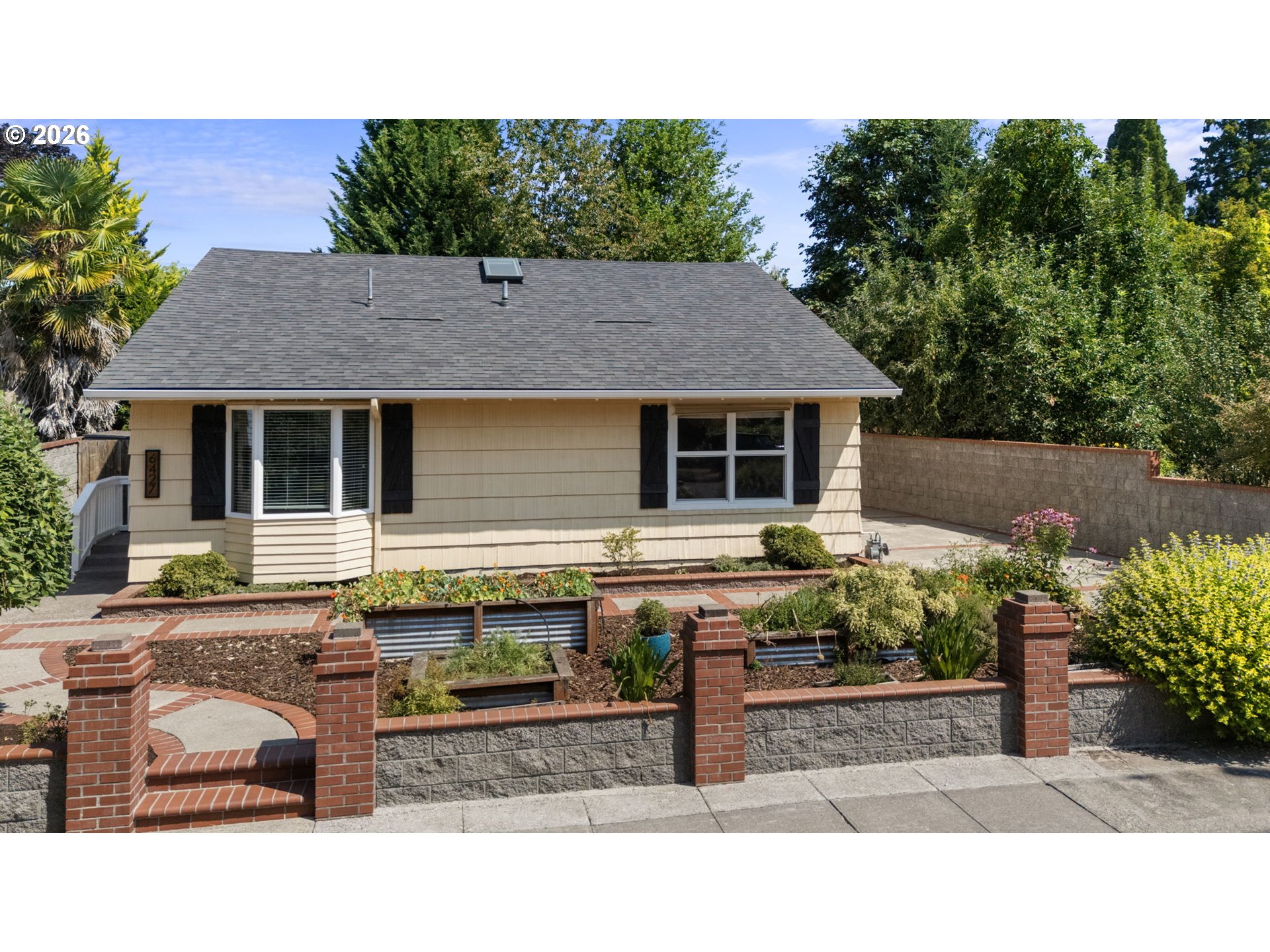 main property photo 37