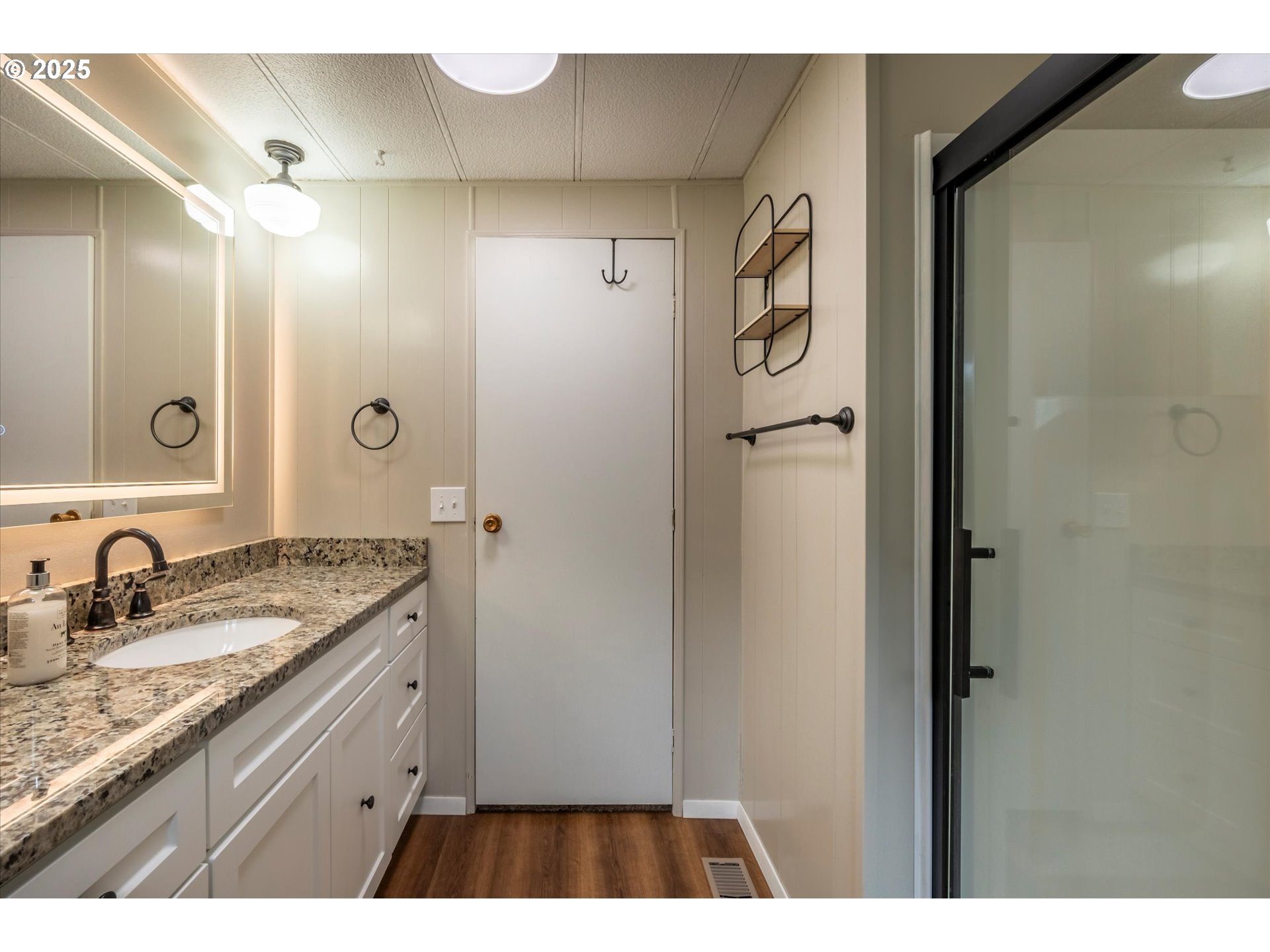 property viewer photo 21