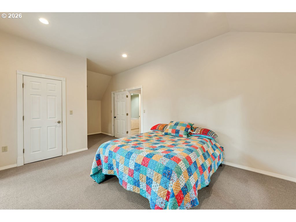 property viewer photo 32