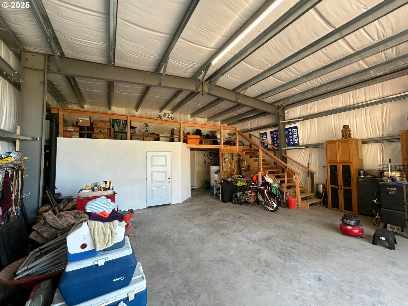 main property photo 28
