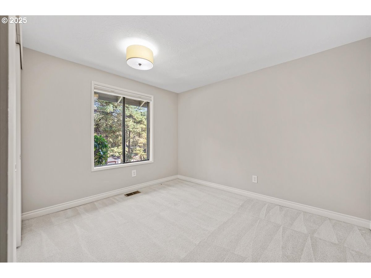 property viewer photo 18