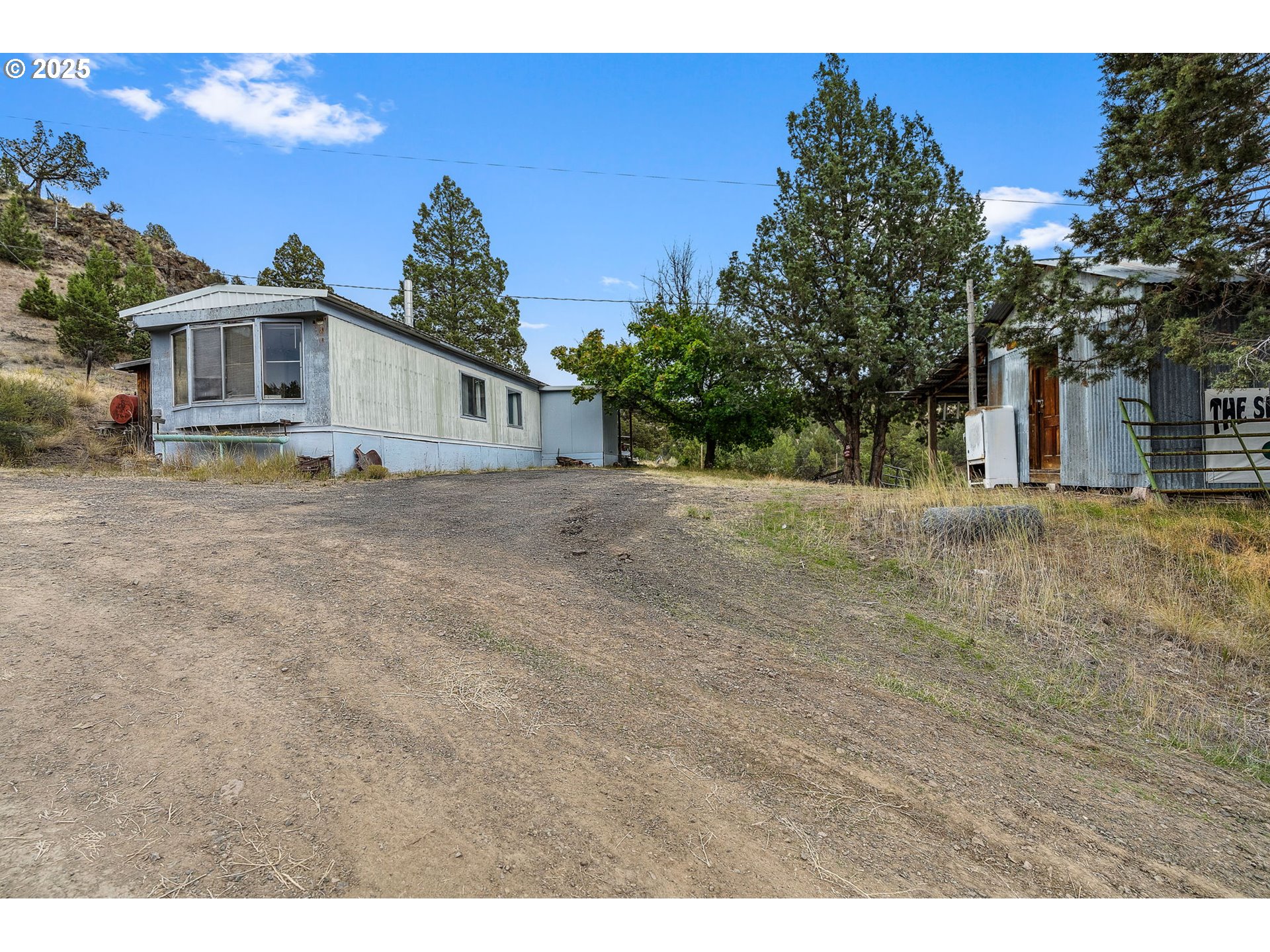 main property photo 39