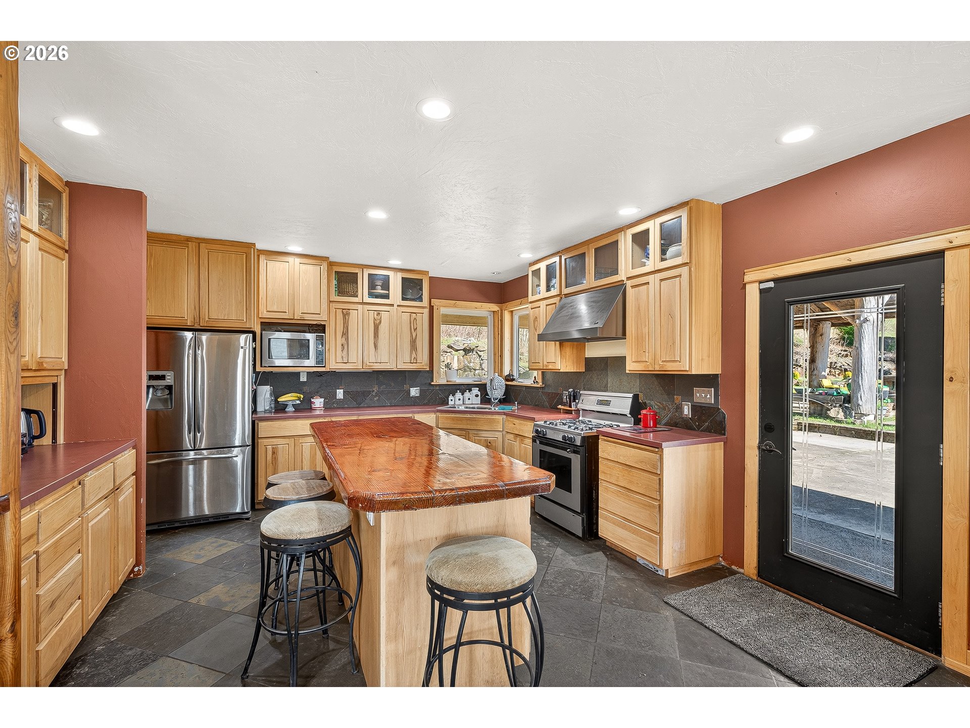 main property photo 40