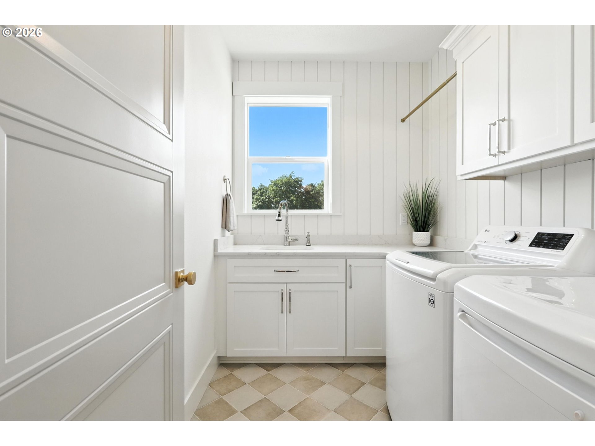 property viewer photo 27