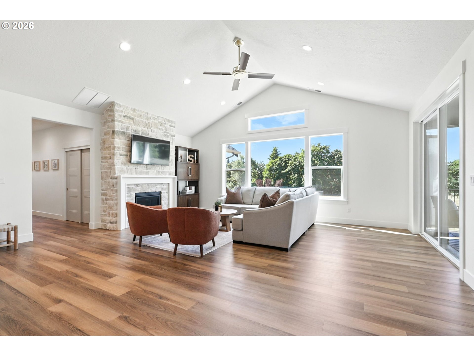 property viewer photo 7
