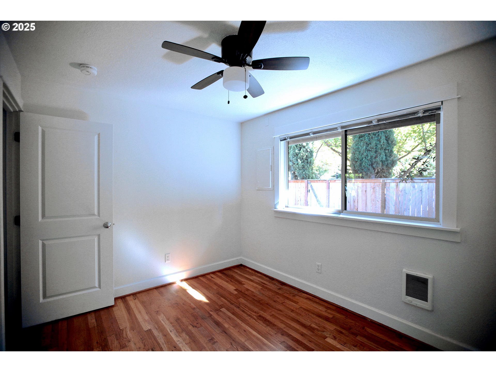 property viewer photo 4