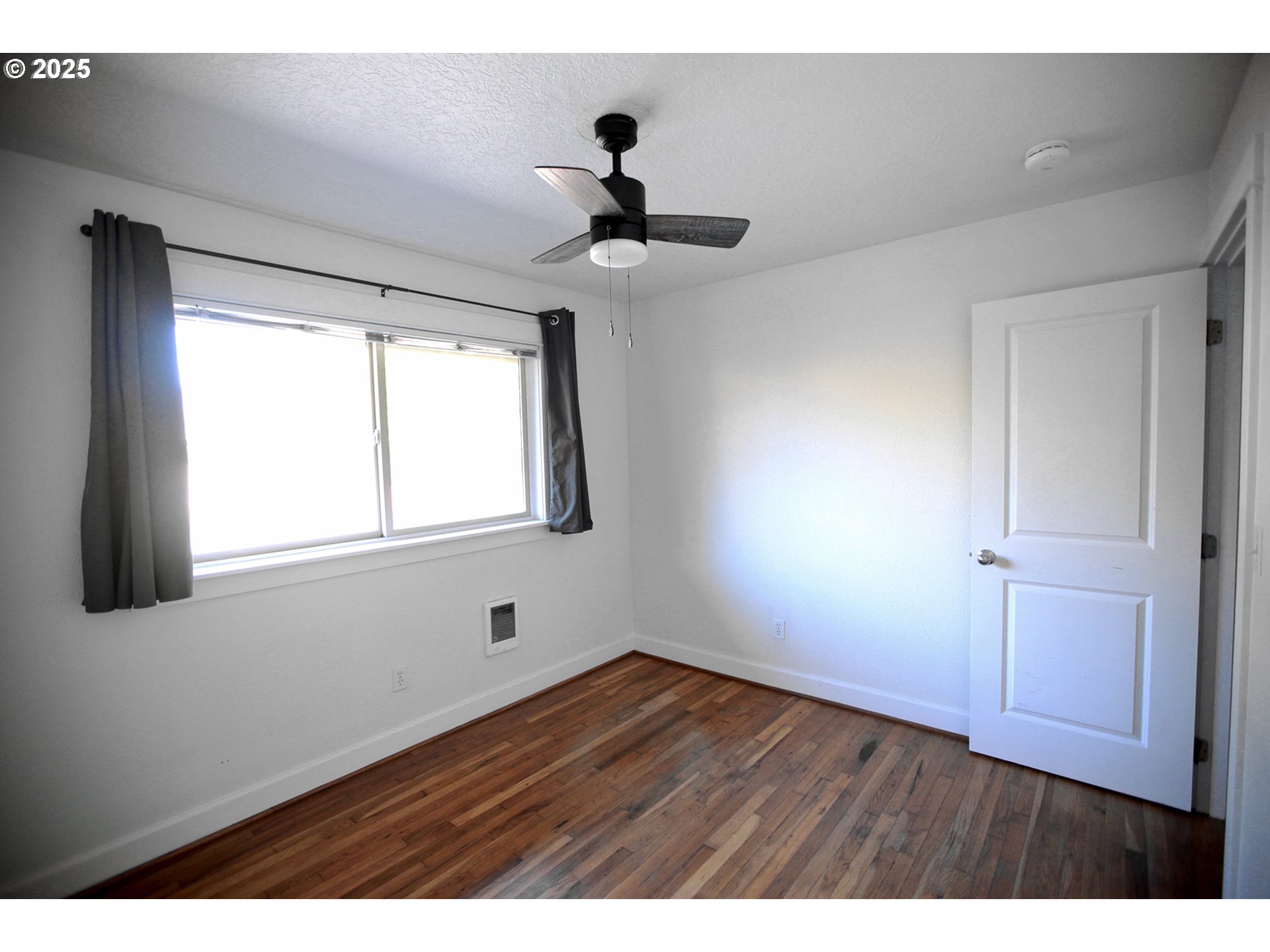 property viewer photo 6