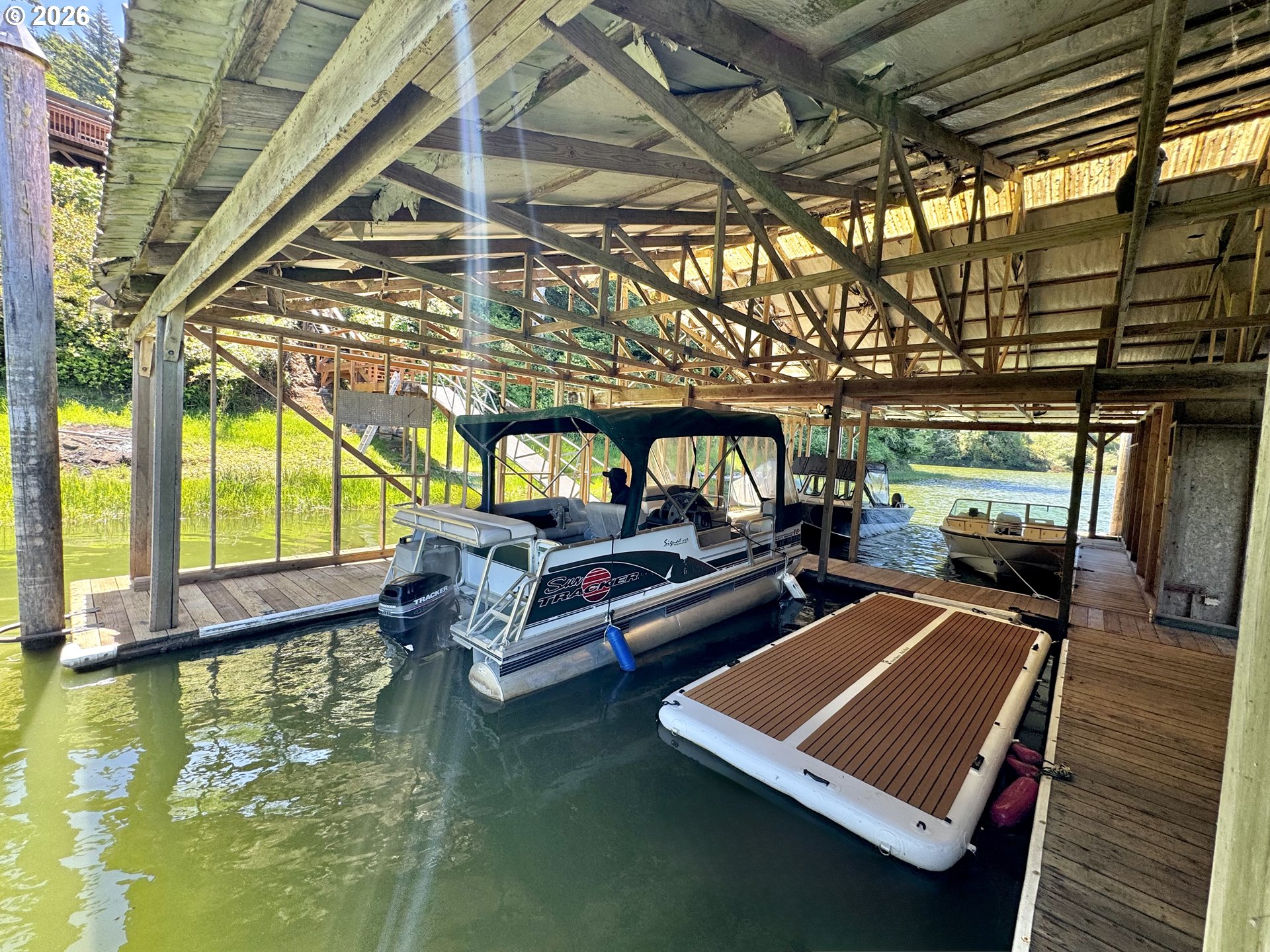 main property photo 32