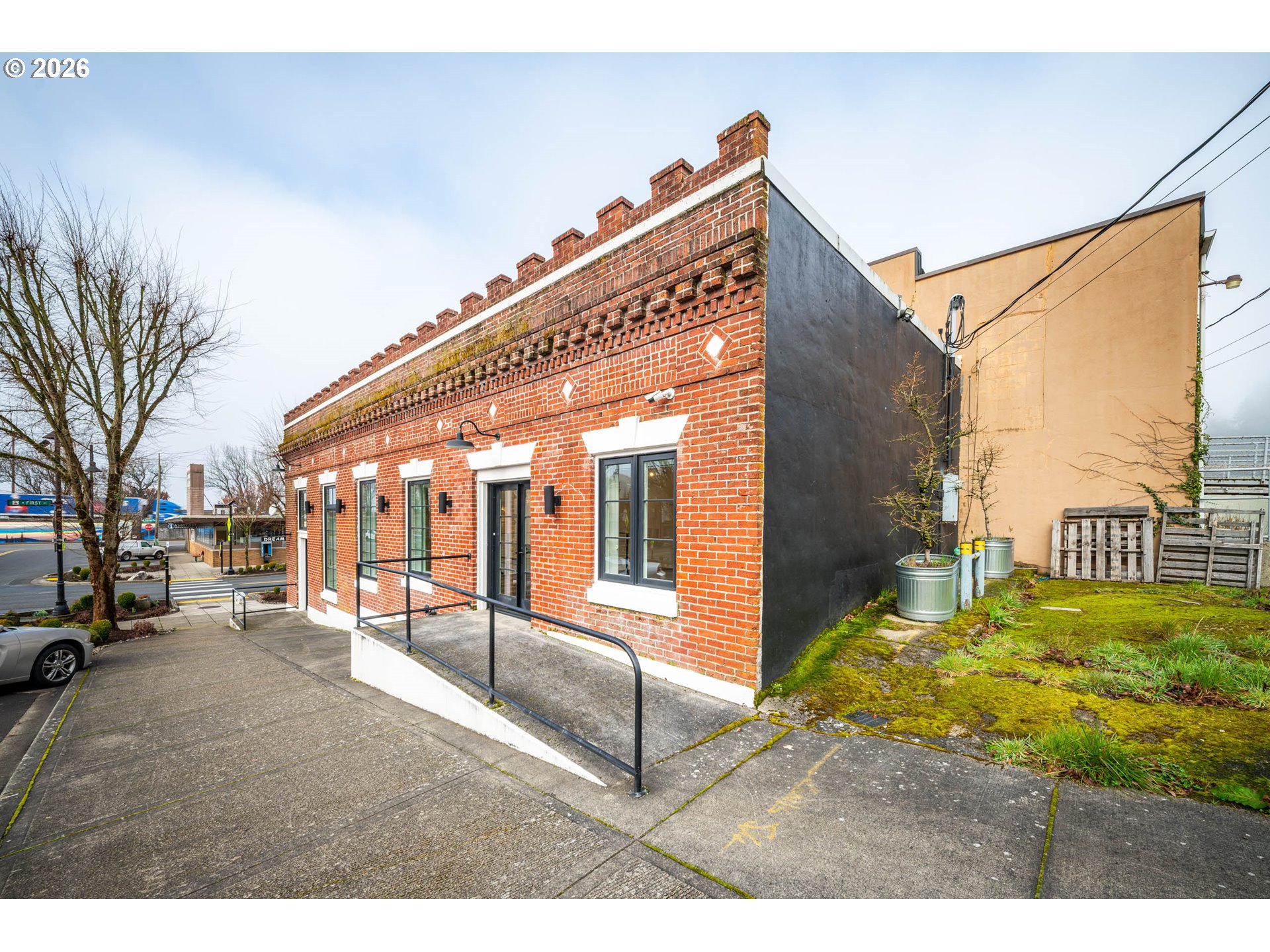 main property photo 24