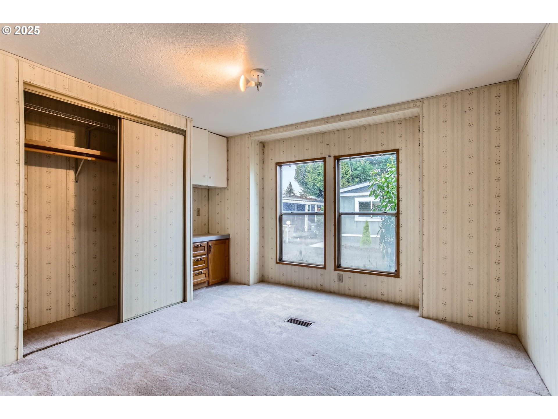 property viewer photo 24