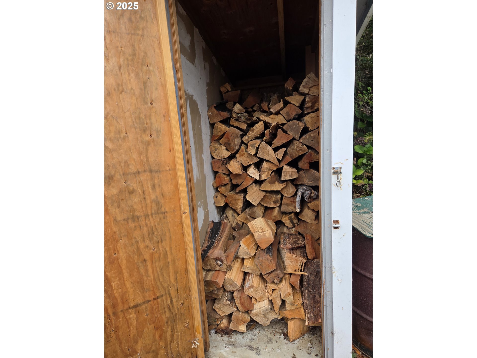main property photo 34