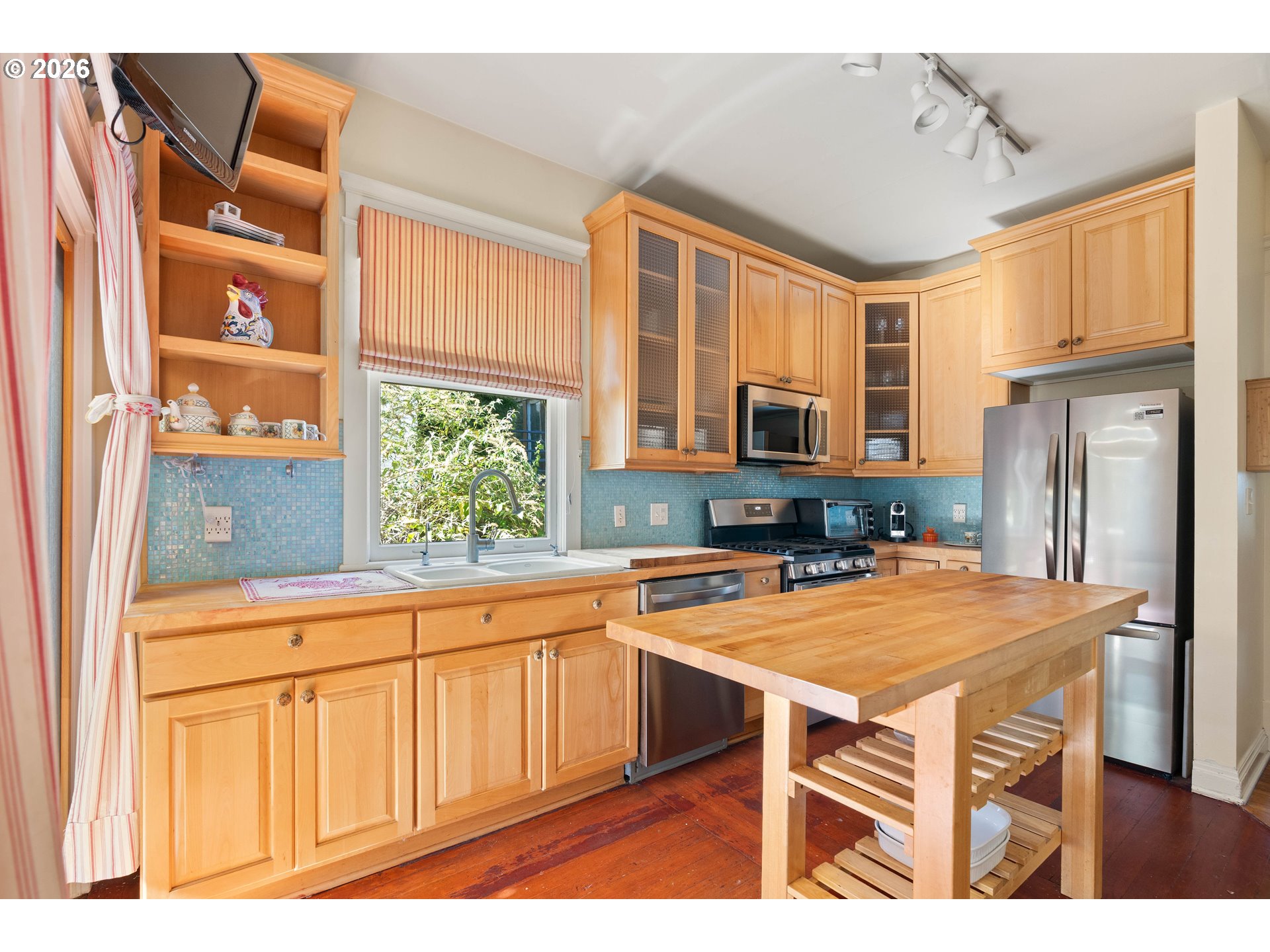 main property photo 11