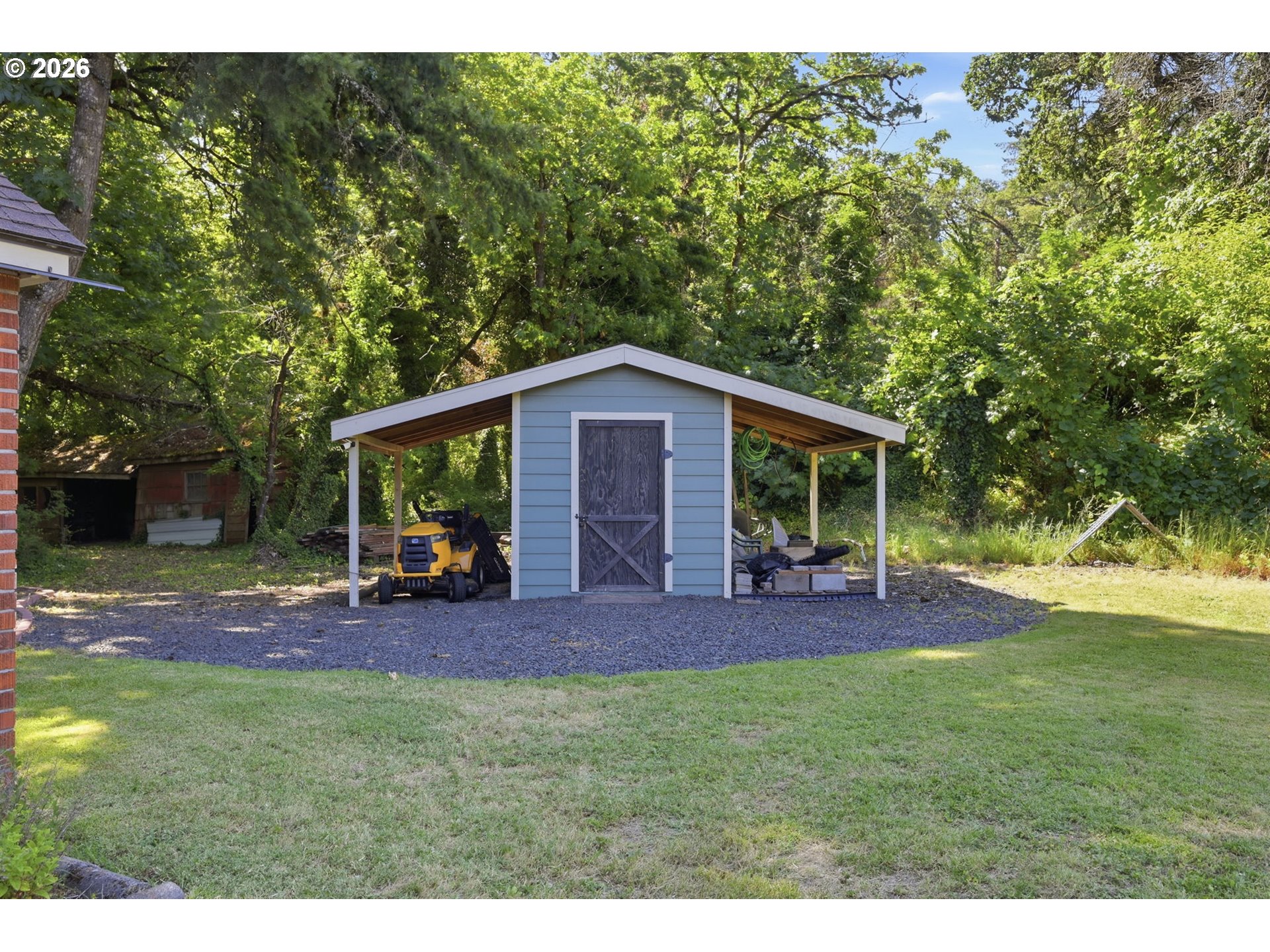 main property photo 27