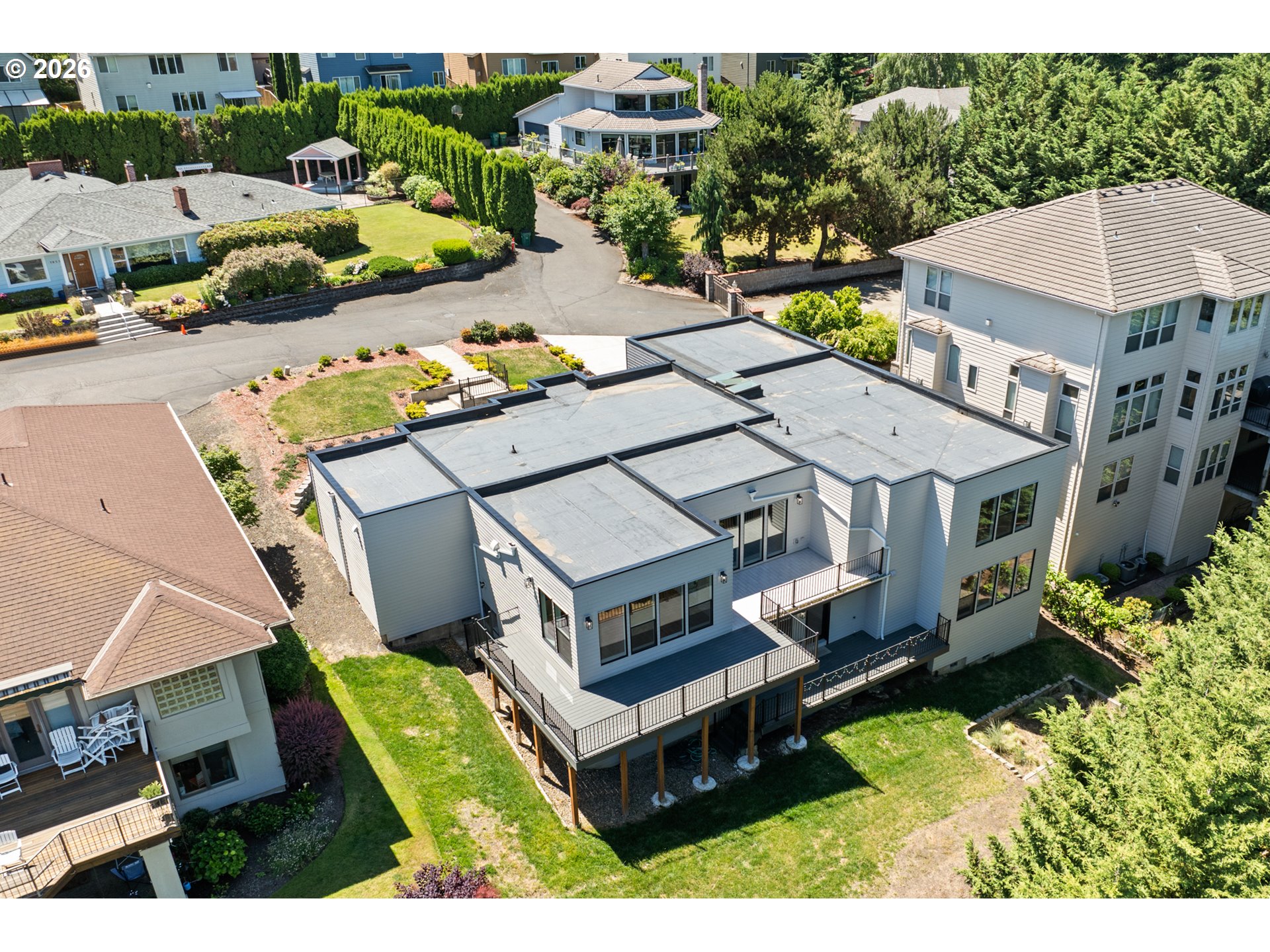 main property photo 40