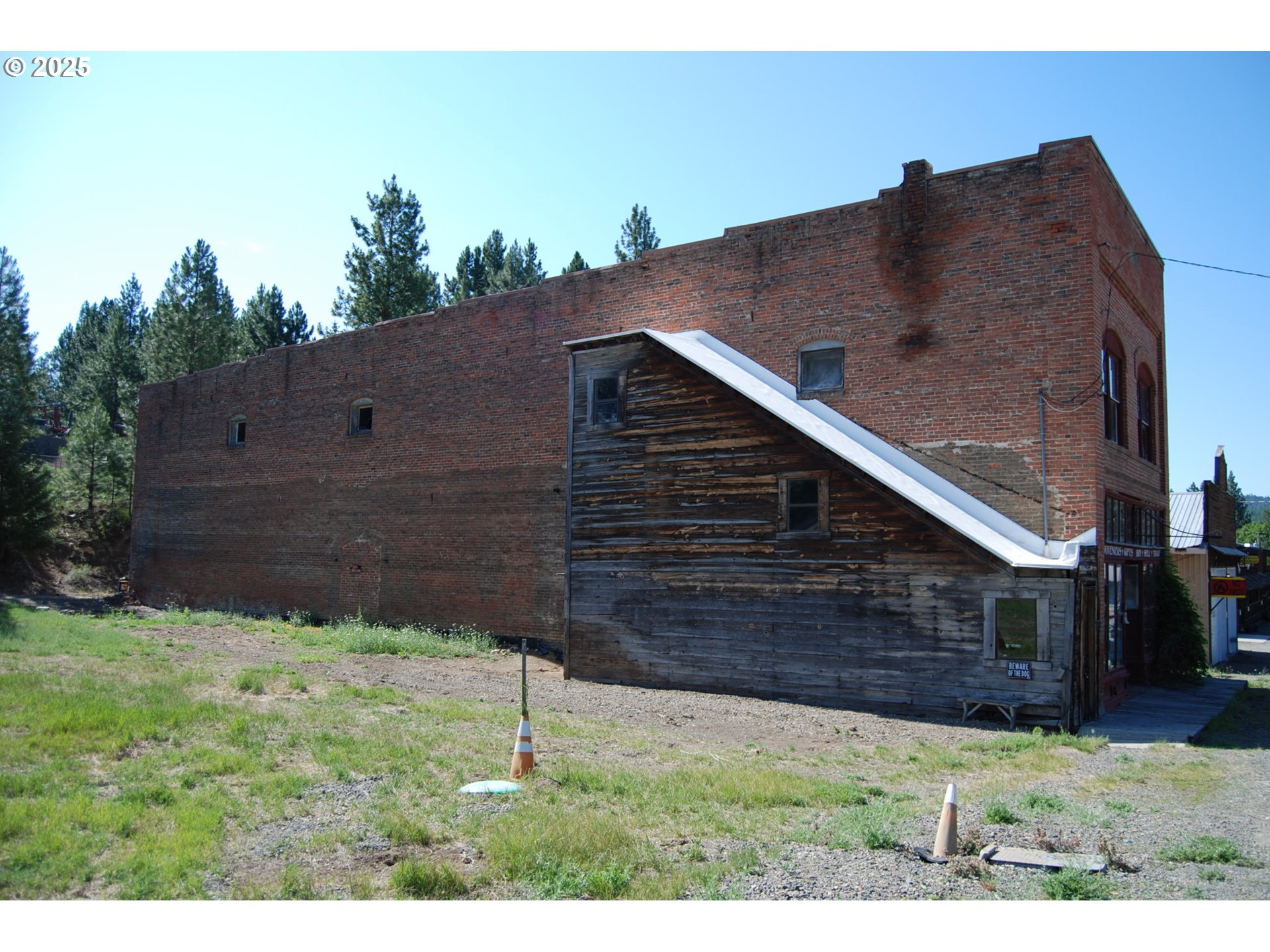 main property photo 6
