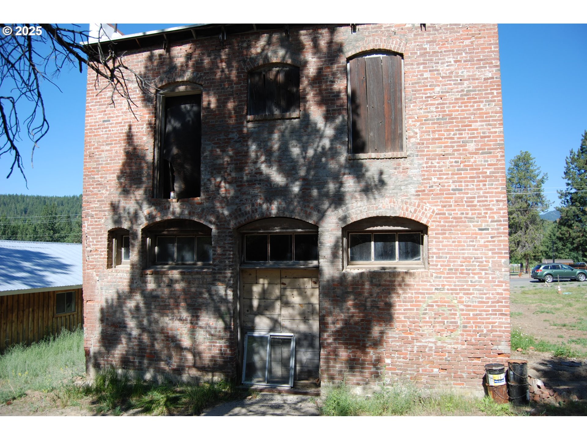 main property photo 9