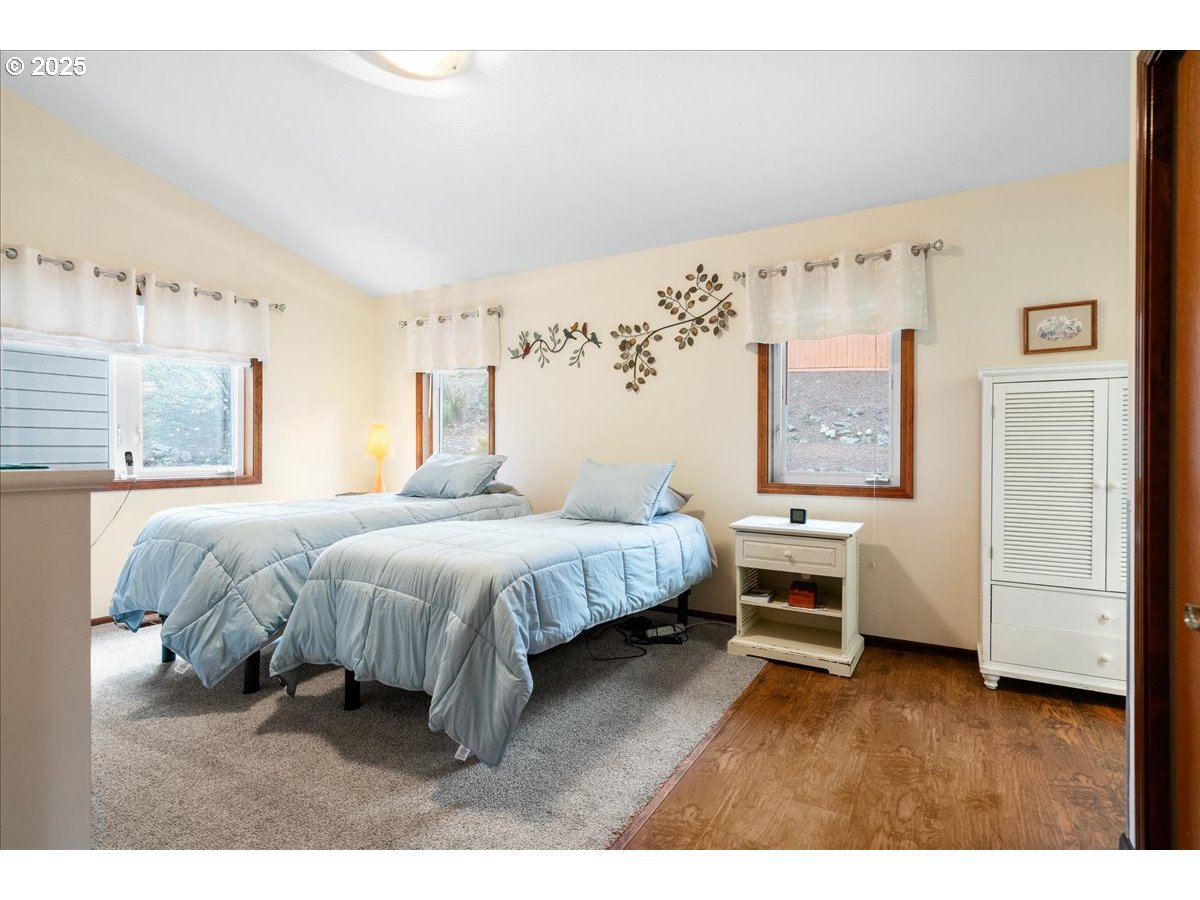 property viewer photo 18