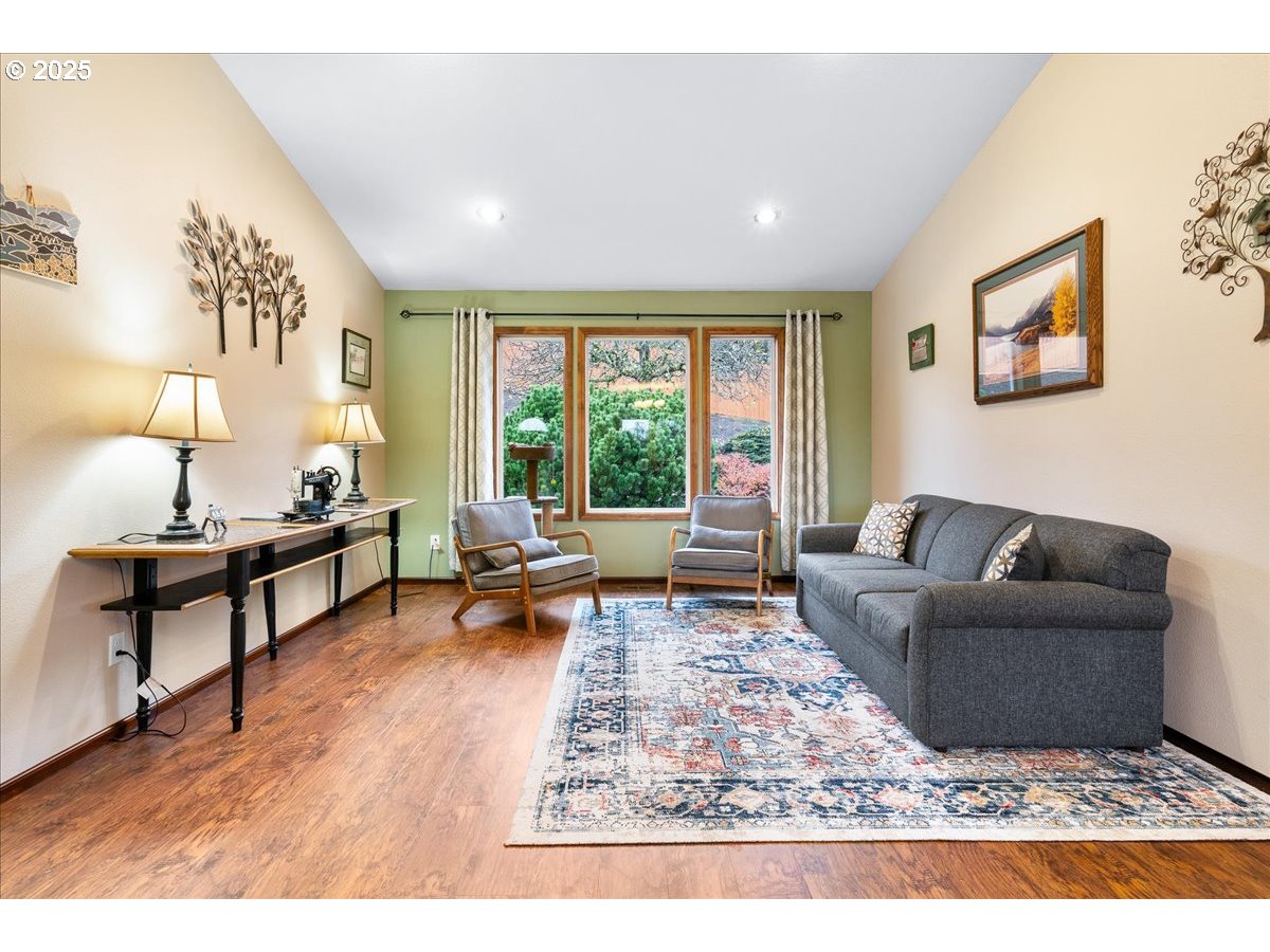 property viewer photo 7