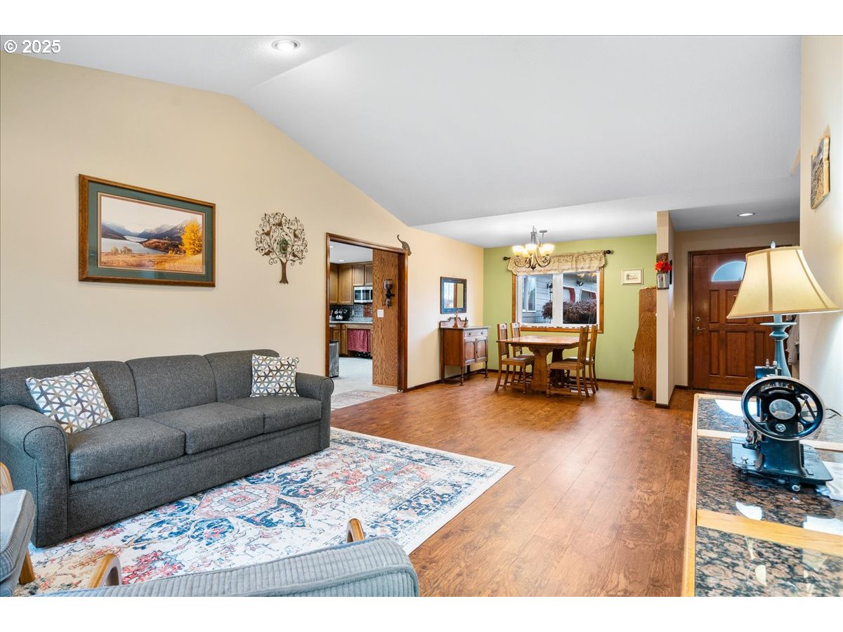 property viewer photo 8