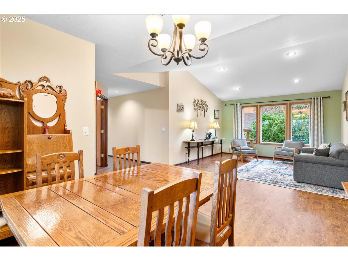 property viewer photo 9