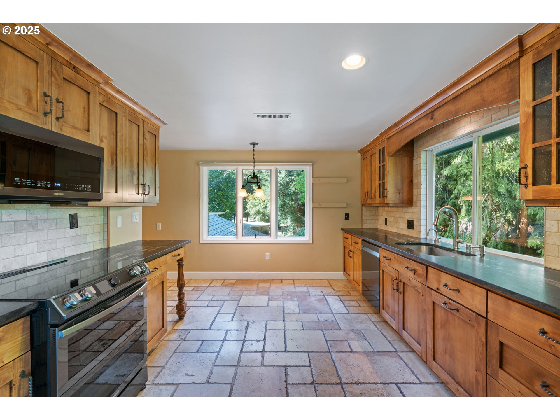 property viewer photo 12