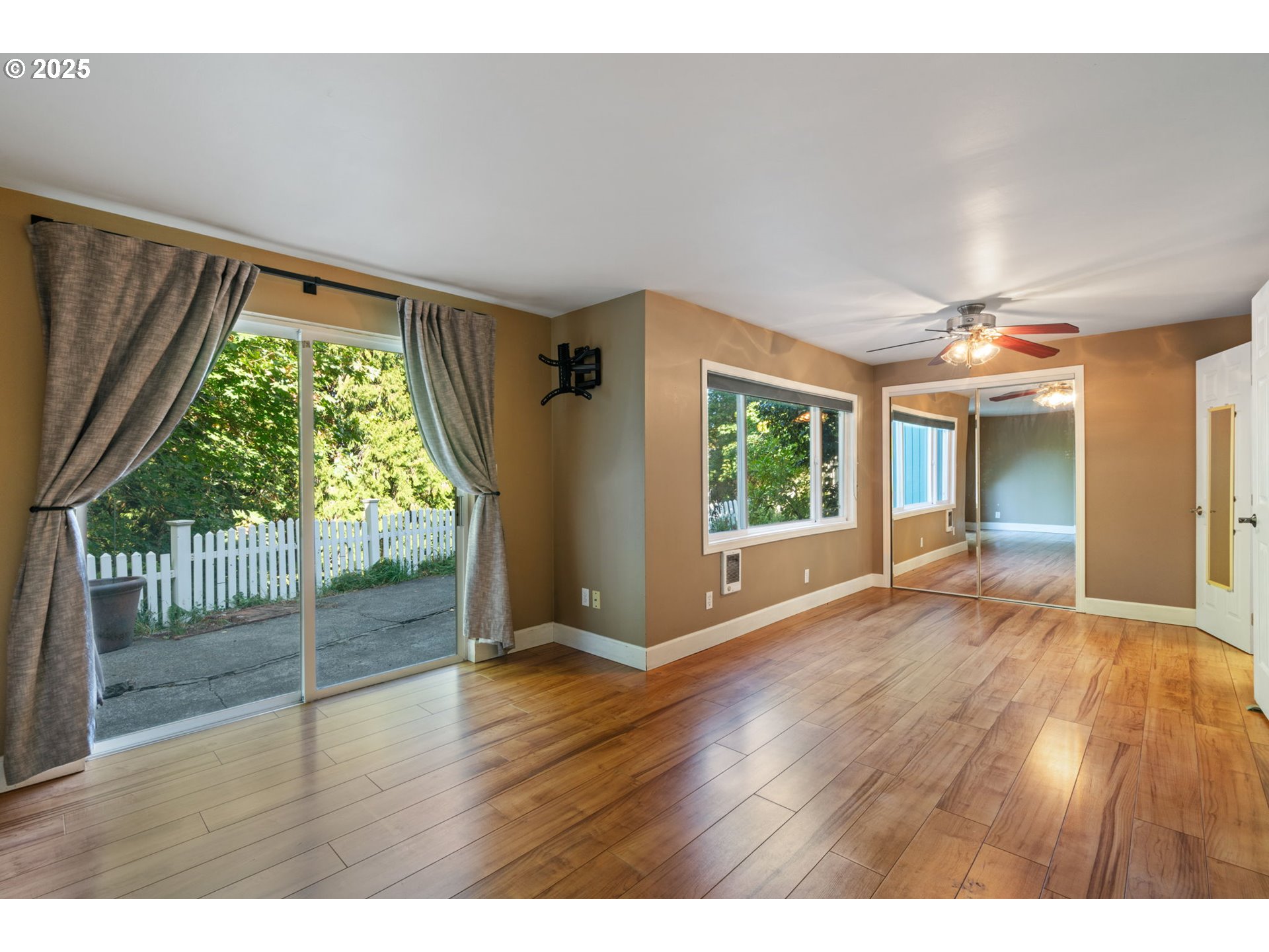 property viewer photo 18