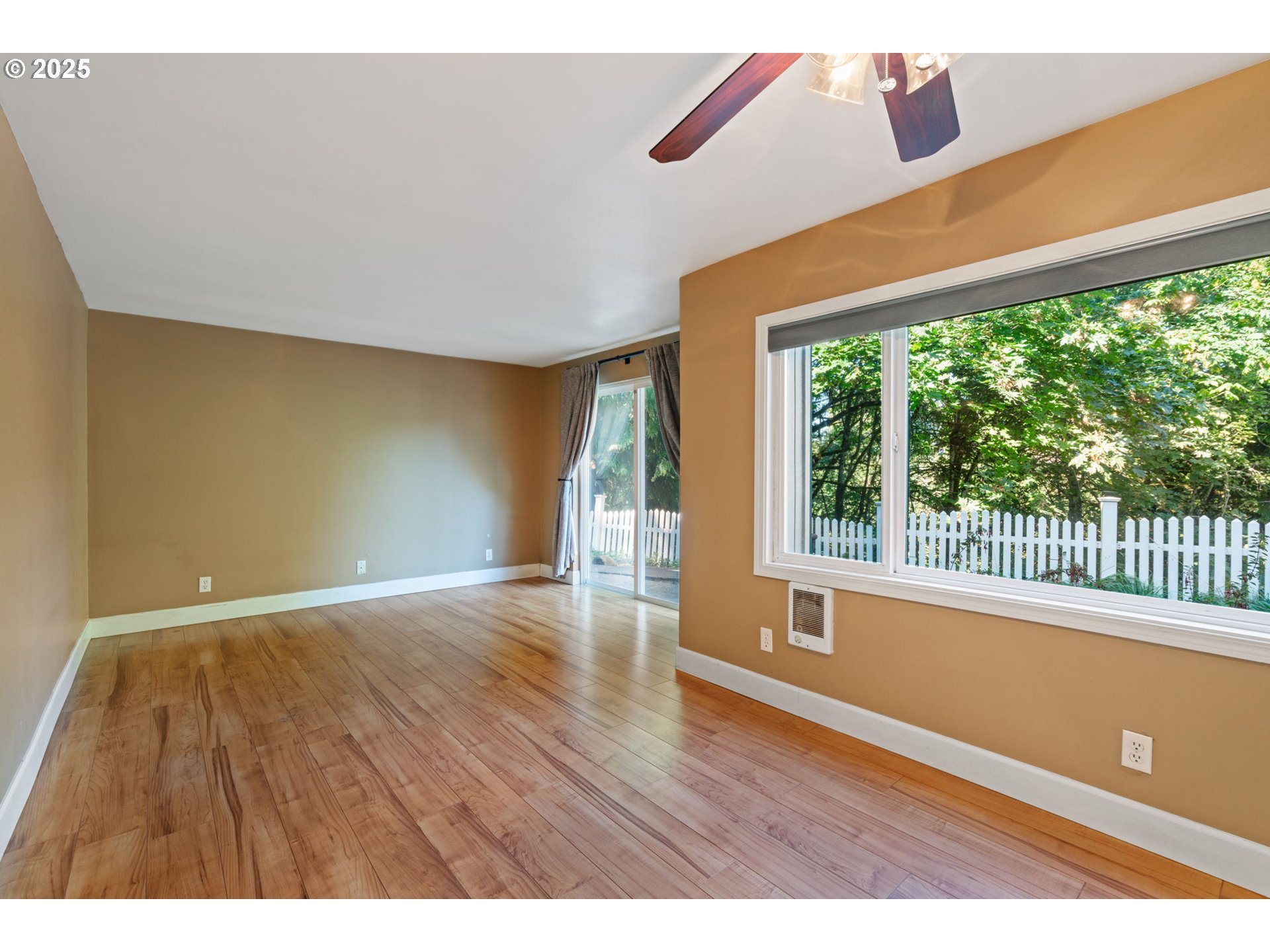 property viewer photo 19