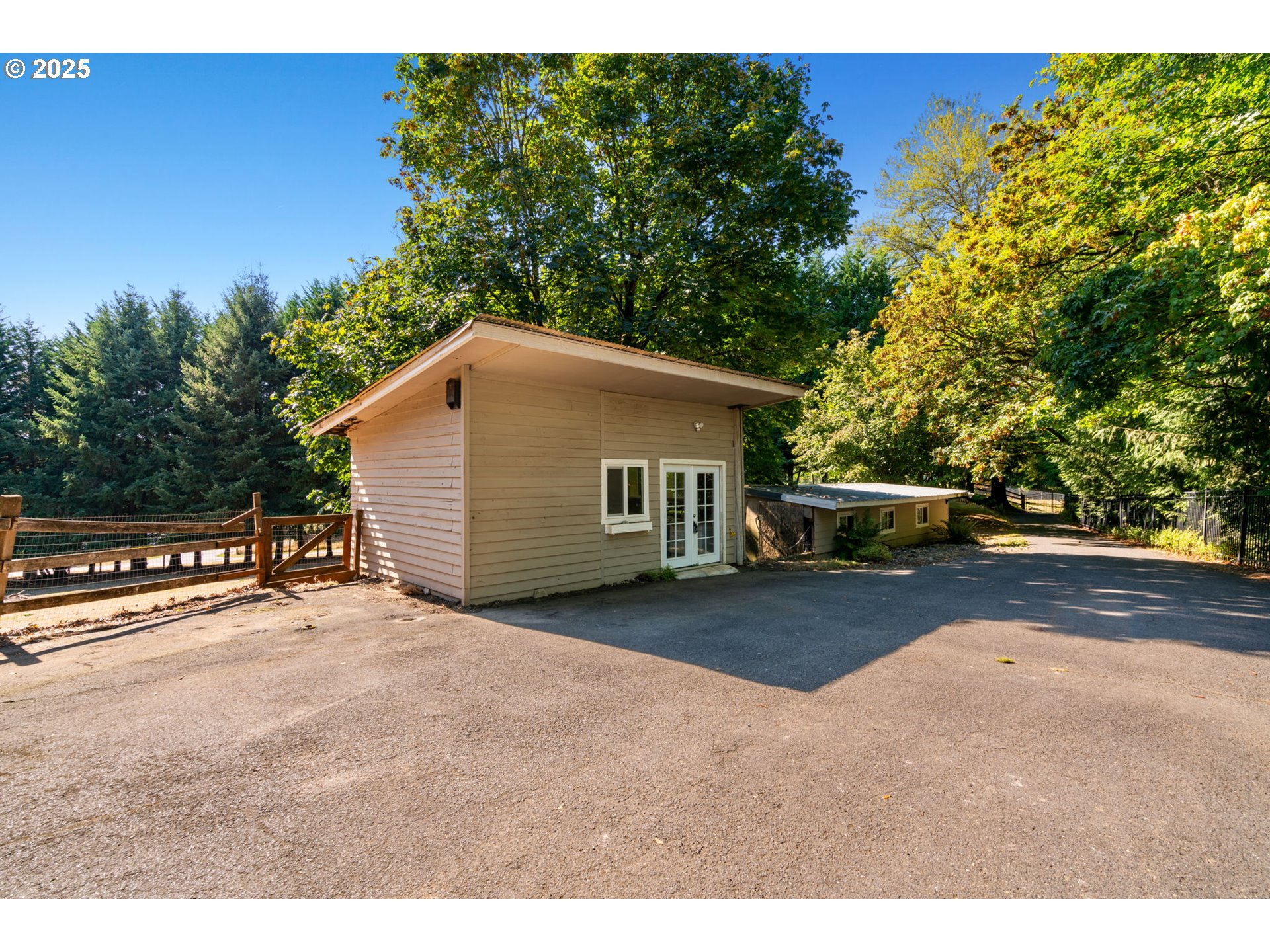 property viewer photo 32