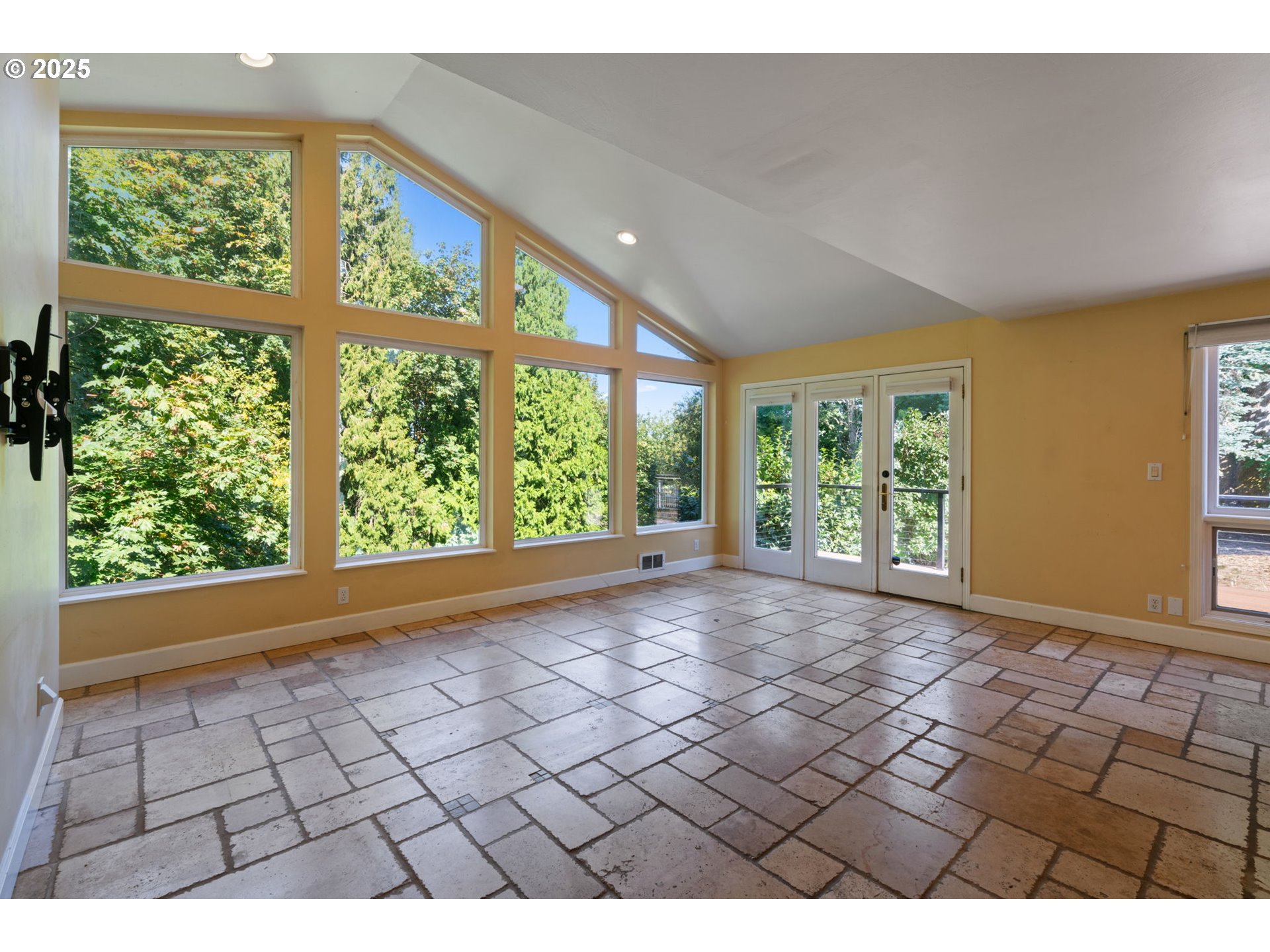 property viewer photo 8
