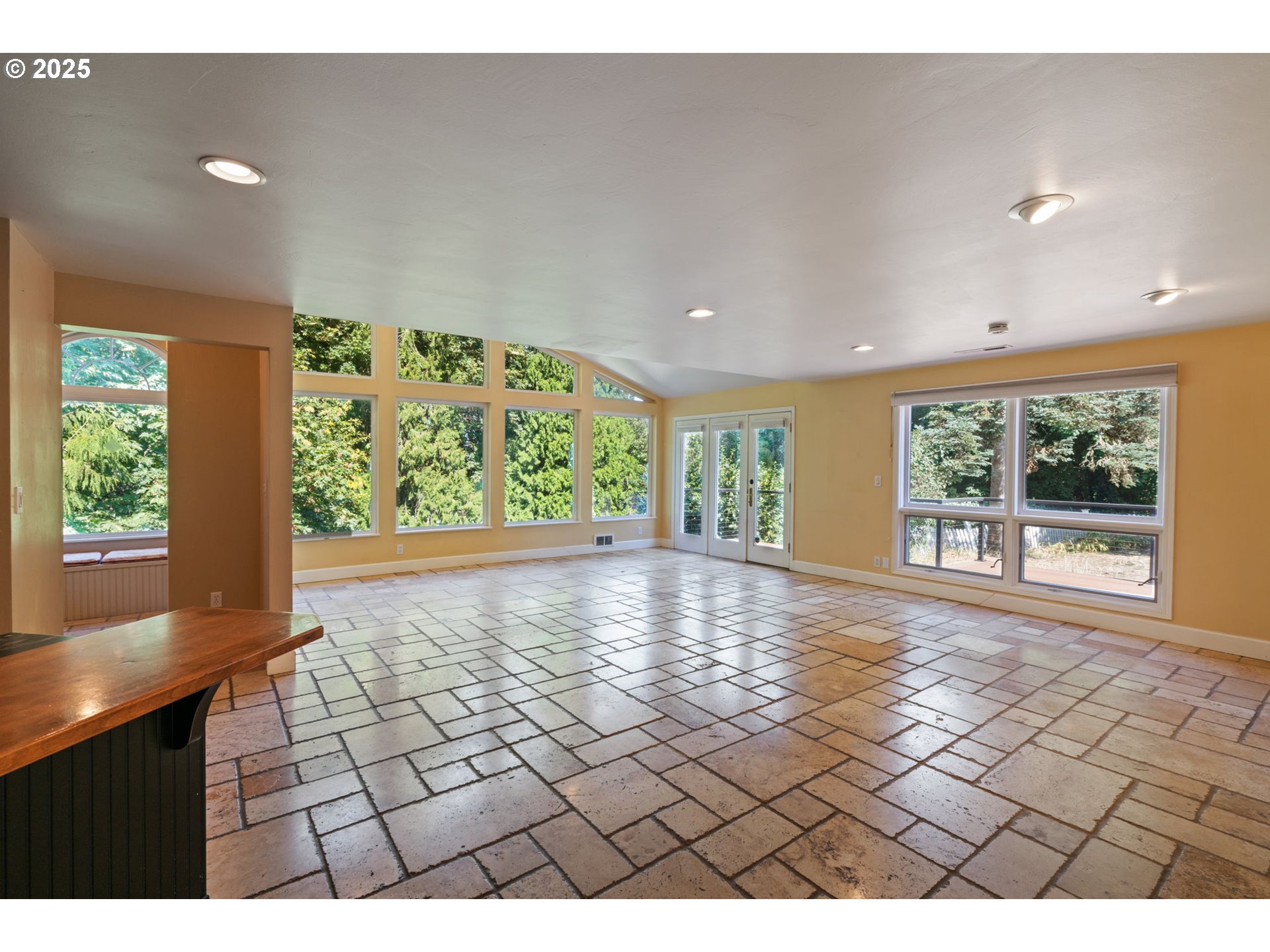property viewer photo 9