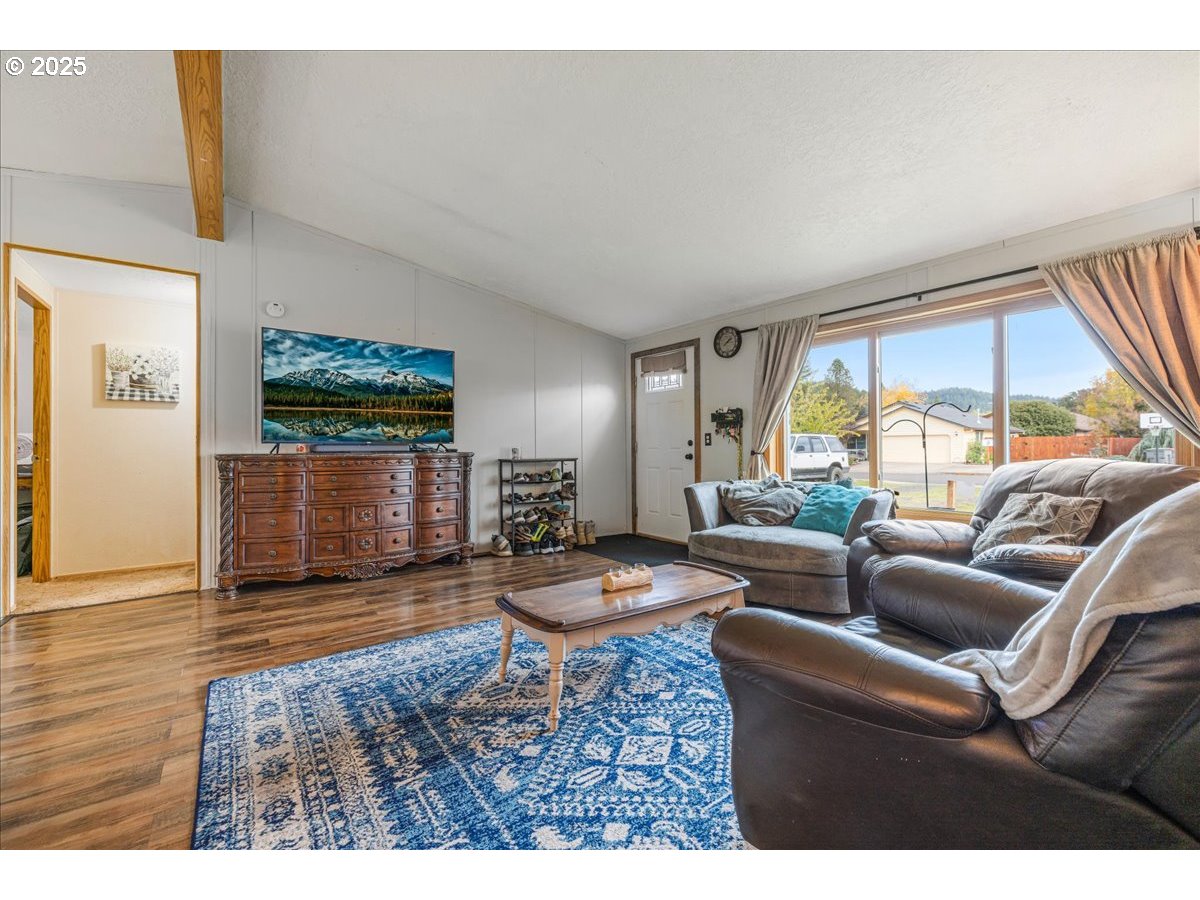 property viewer photo 10
