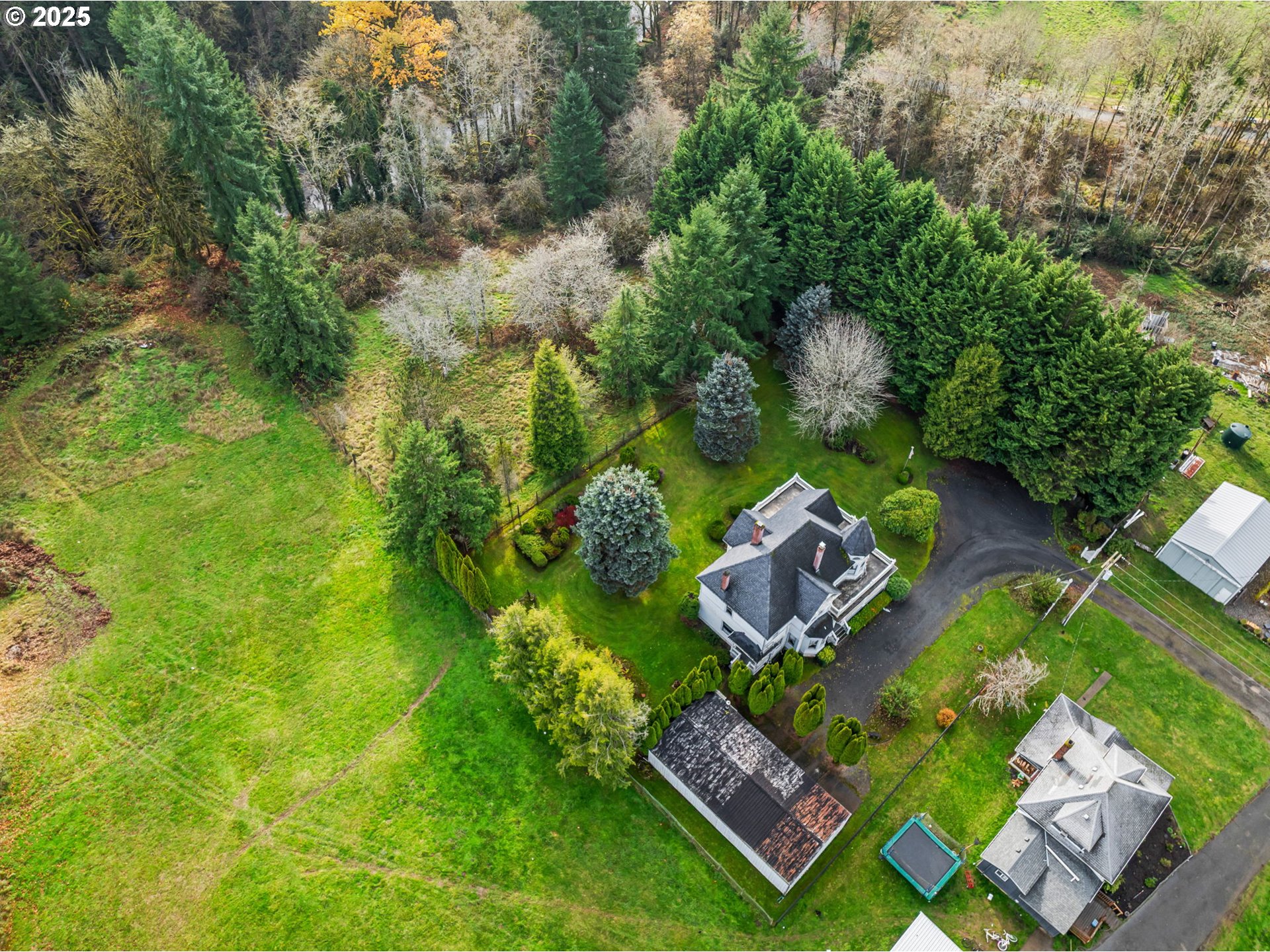 main property photo 41