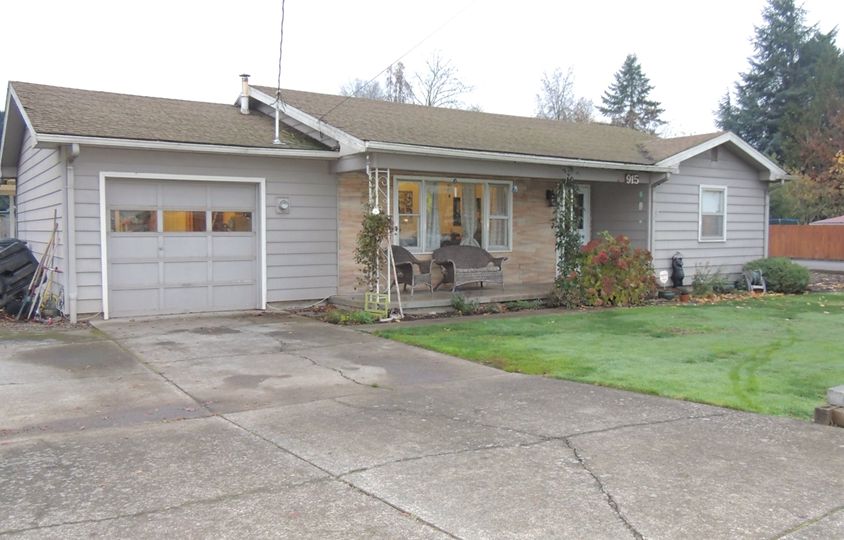 915 E Marquam St, Mt. Angel, OR 97362
