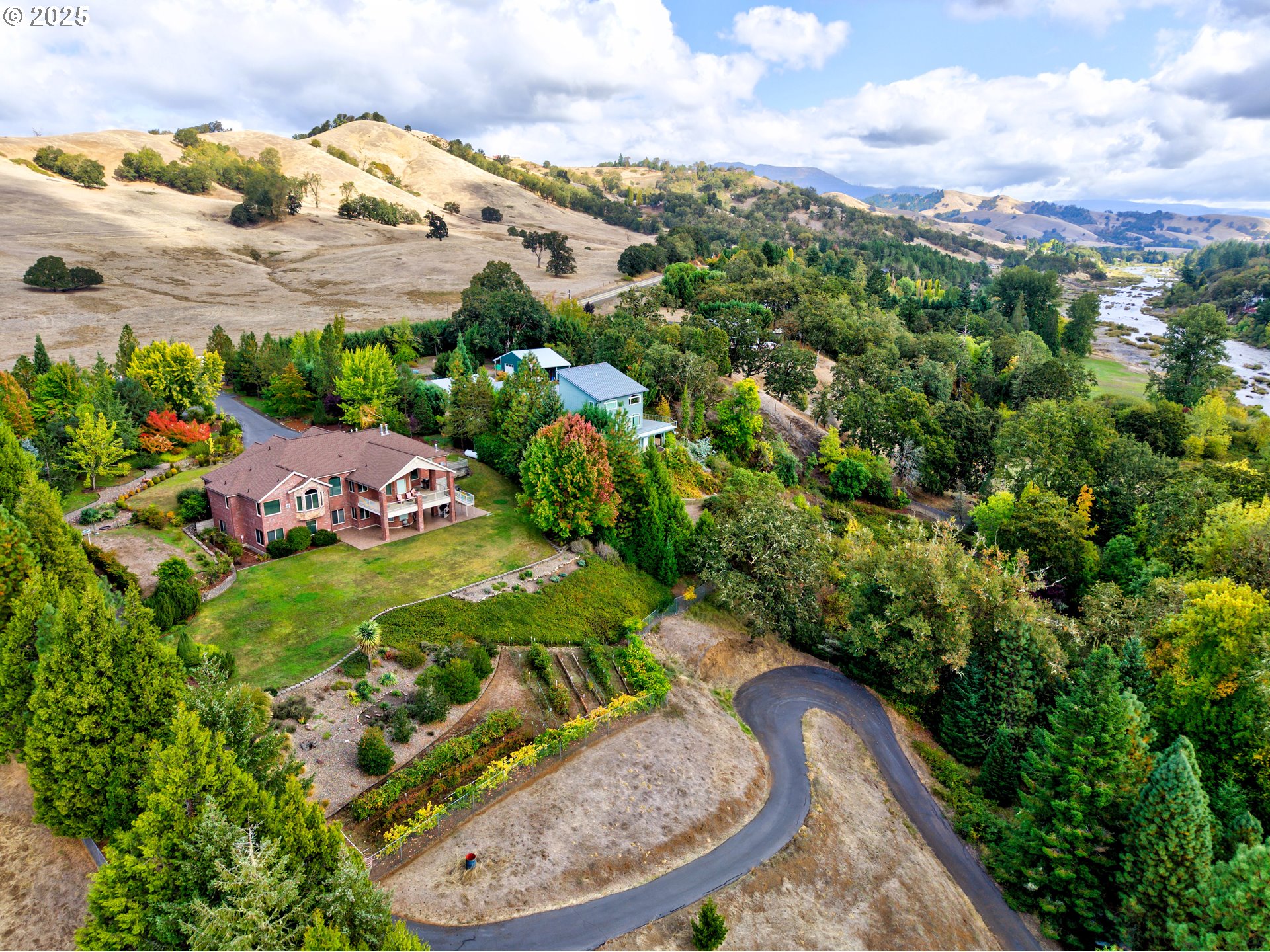 main property photo 7
