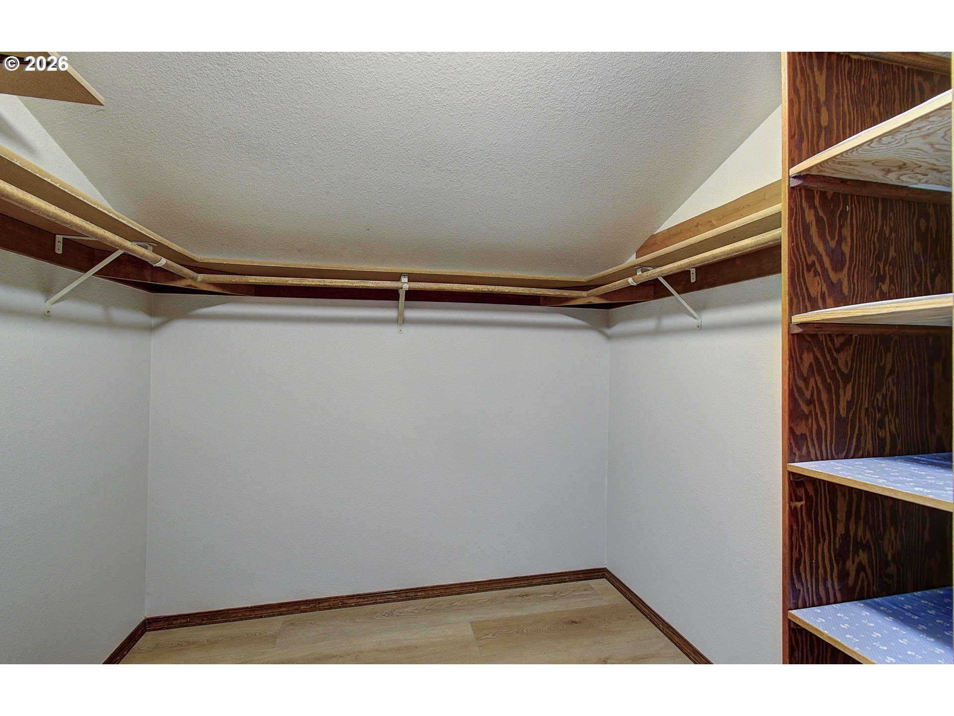 property viewer photo 20