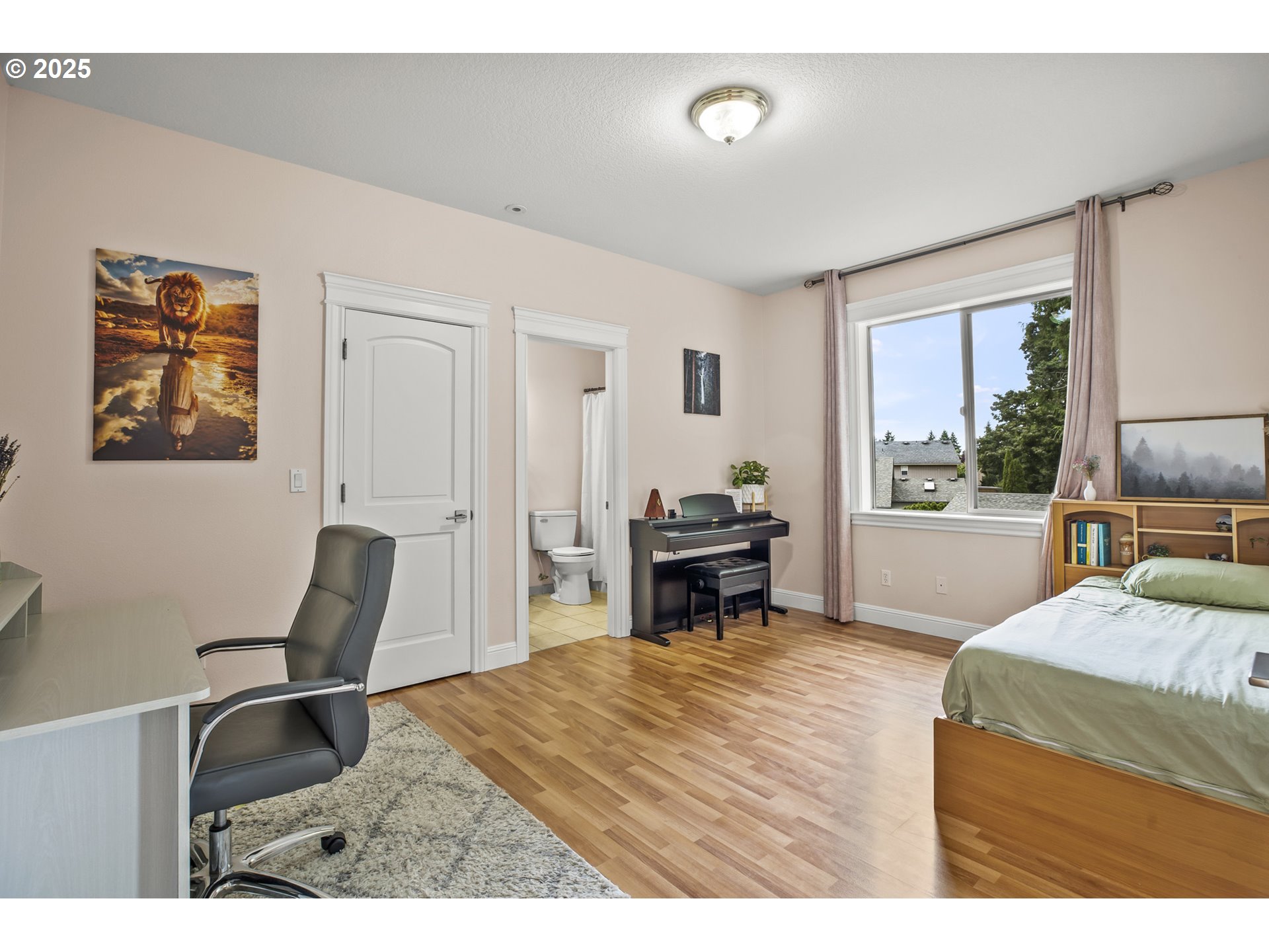 main property photo 33