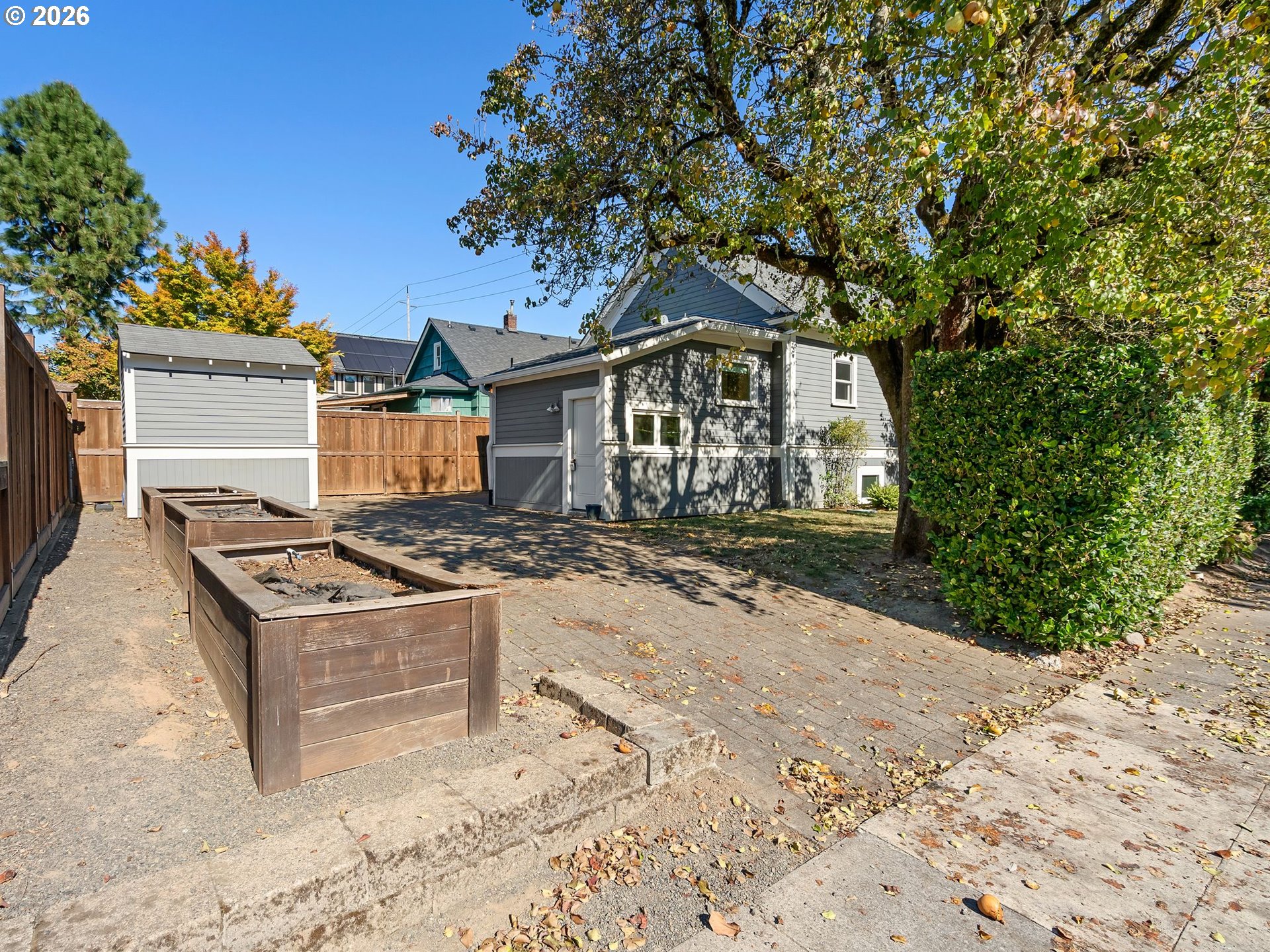 main property photo 40