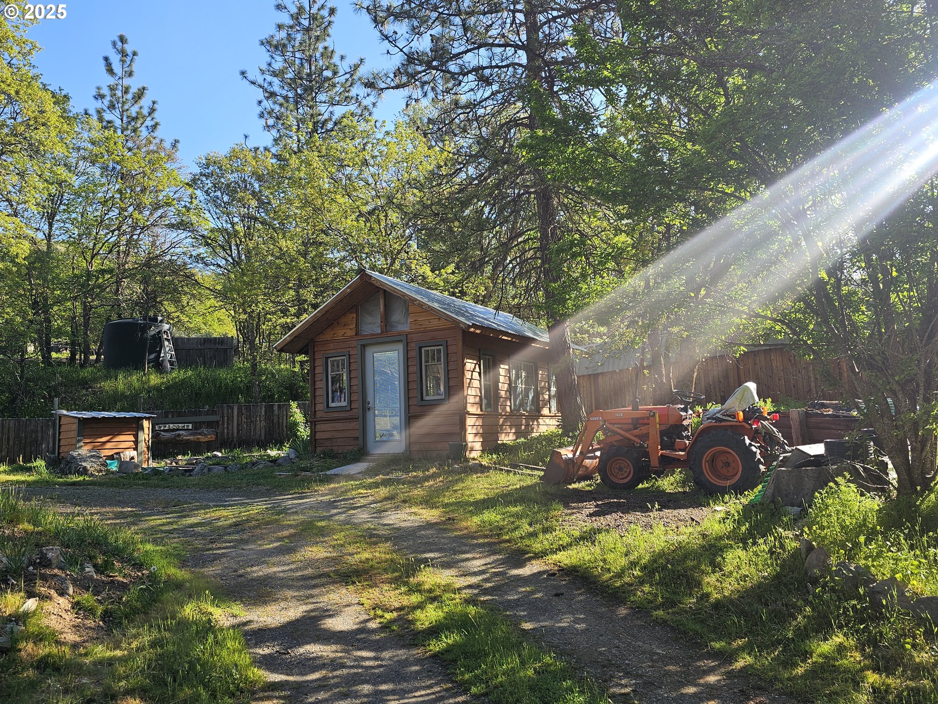 main property photo 6